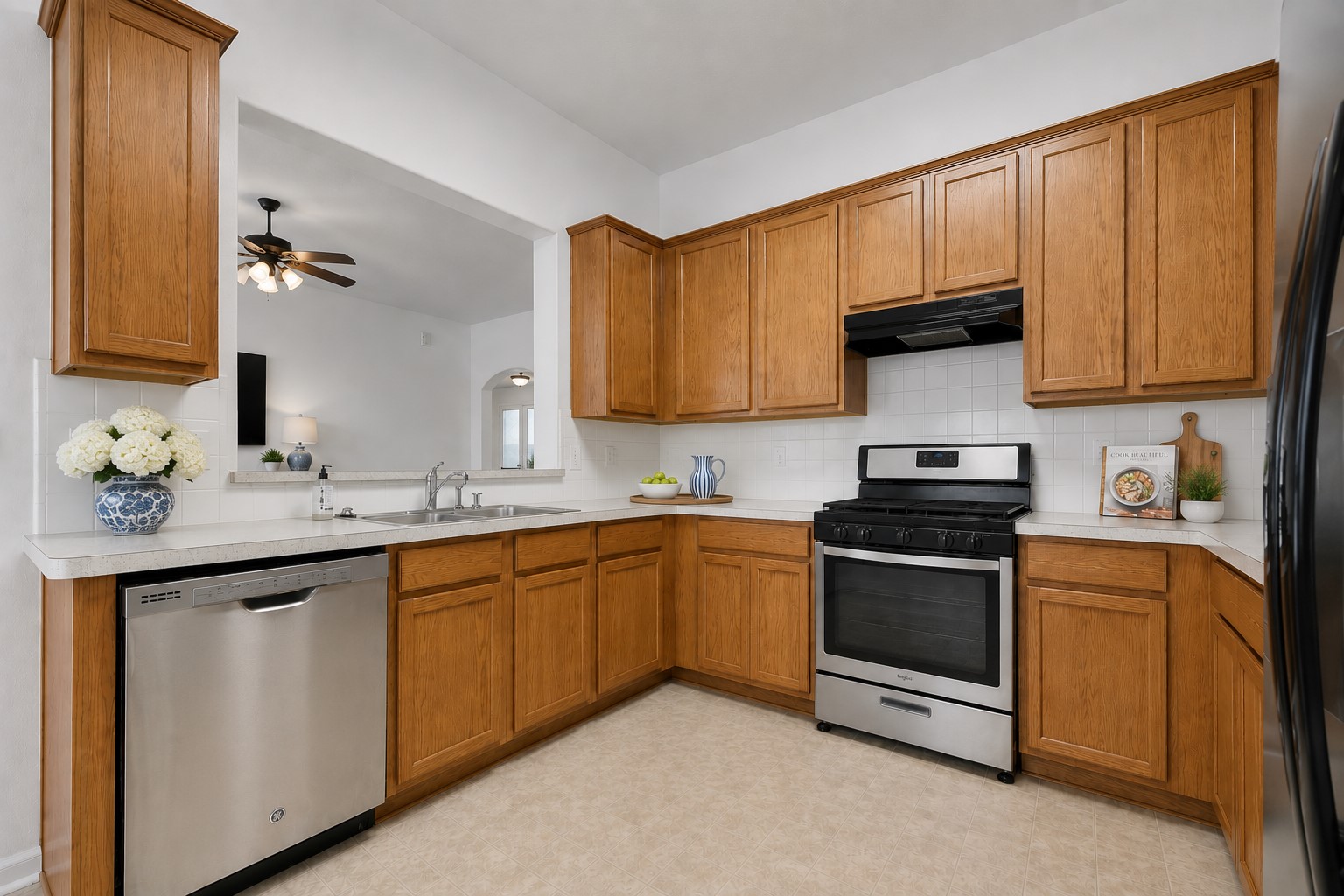 6403 Larrycrest Drive Property Photo 8