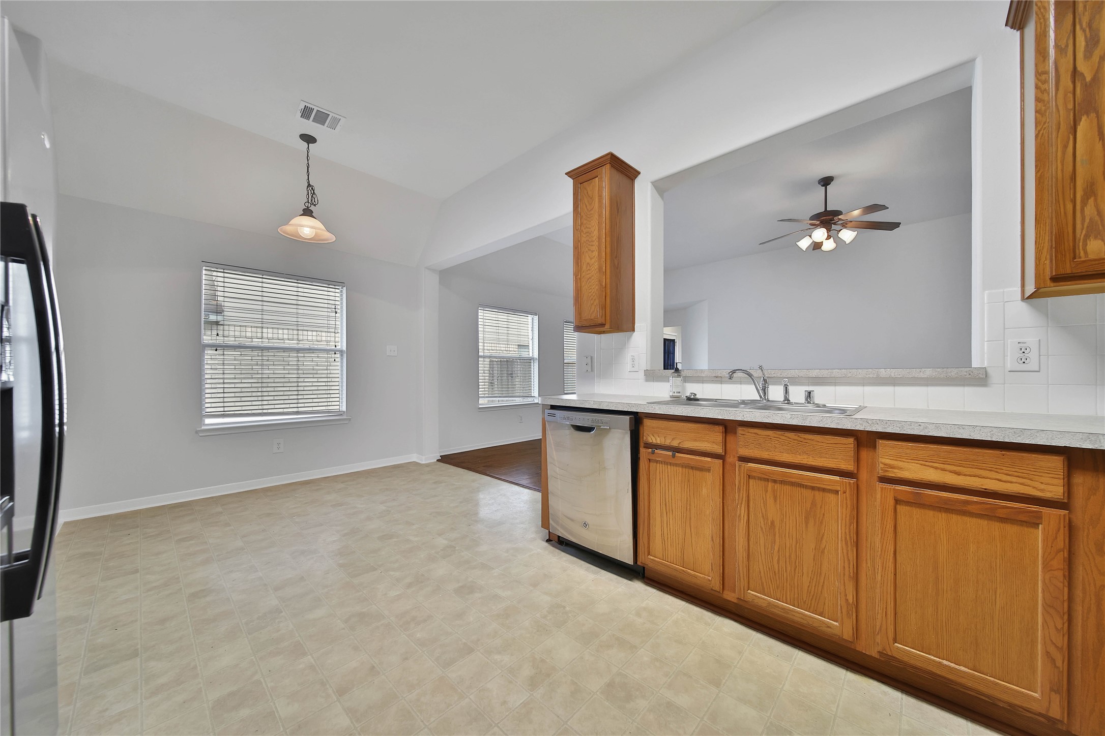 6403 Larrycrest Drive Property Photo 12