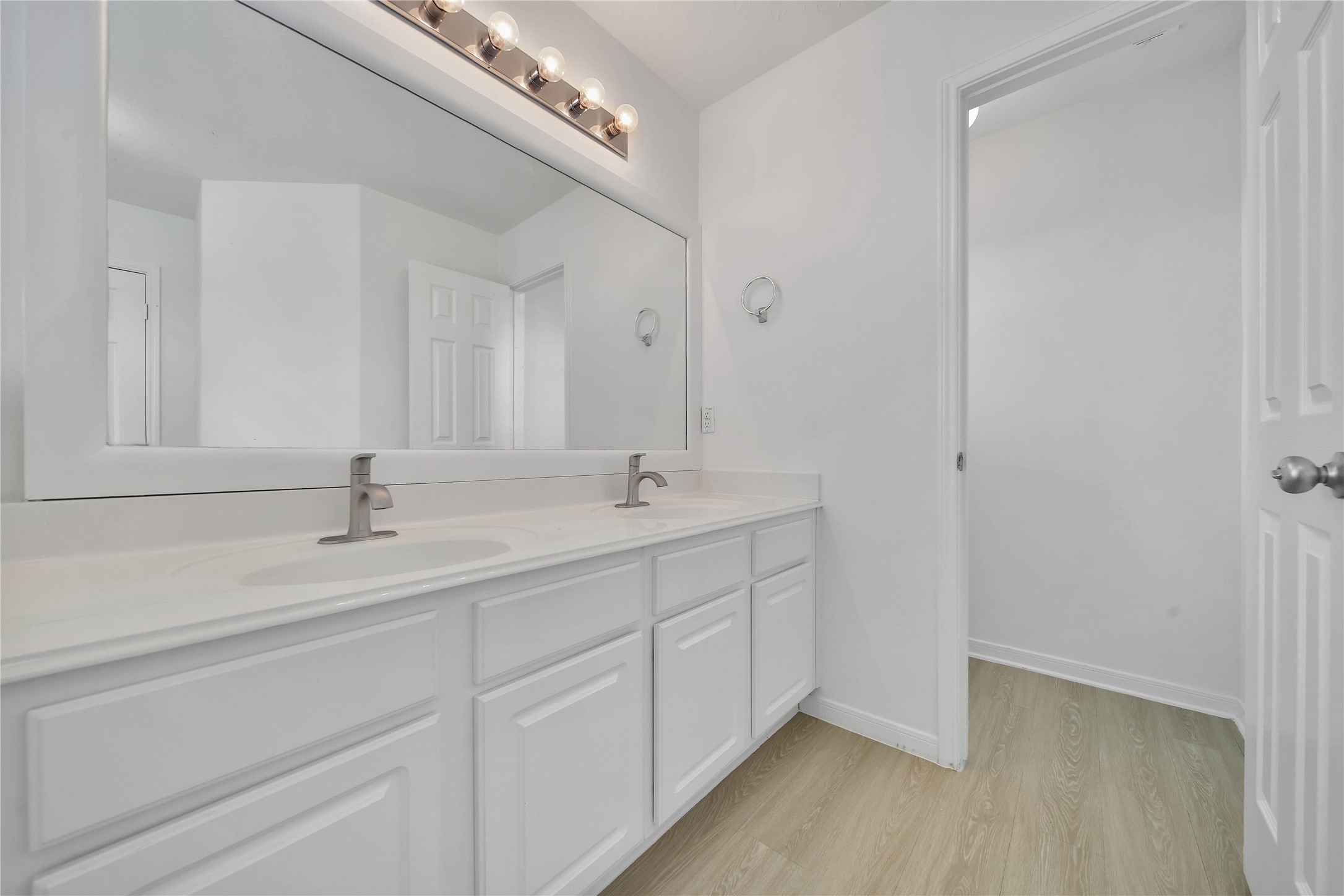 6403 Larrycrest Drive Property Photo 21