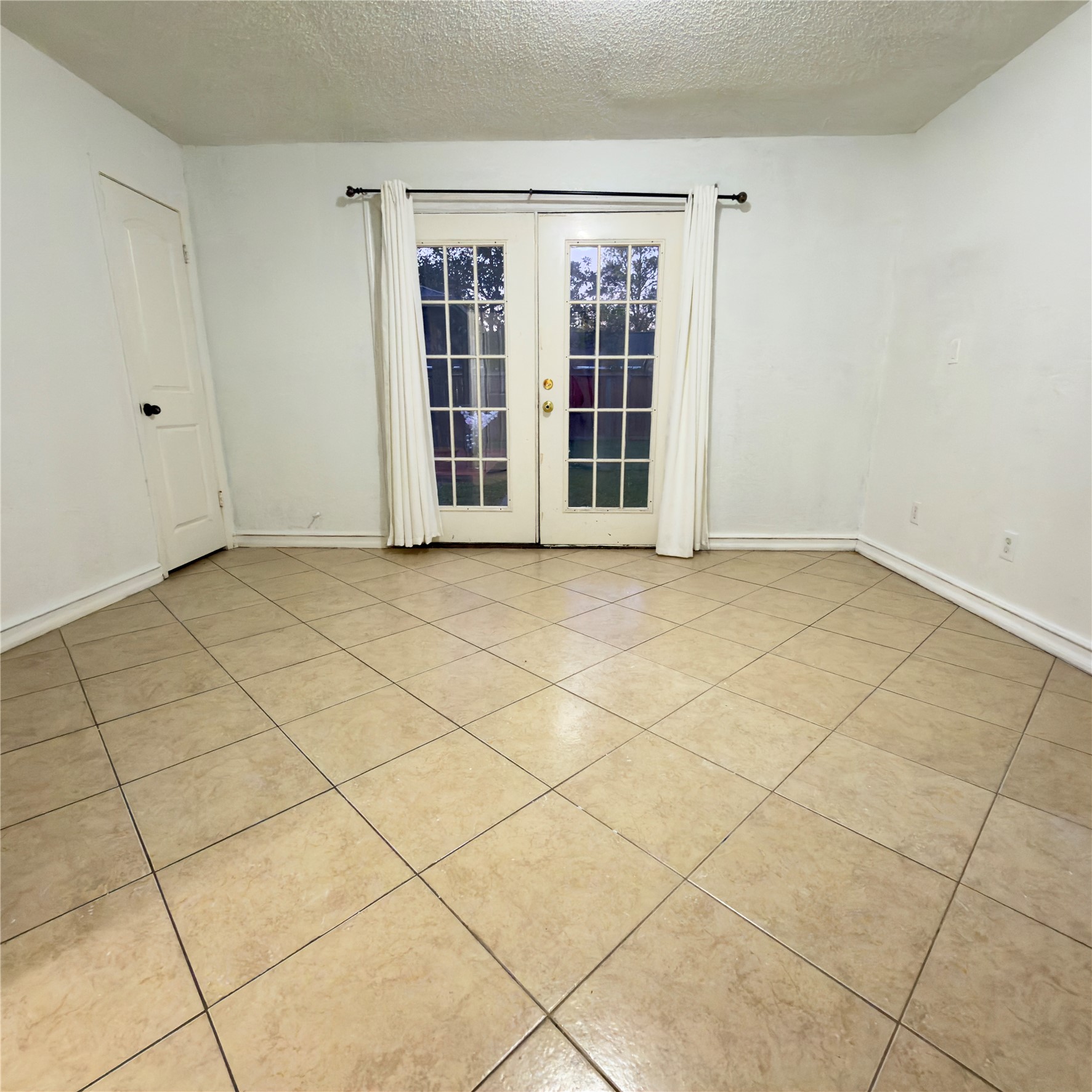 6406 Tall Willow Drive Property Photo 10