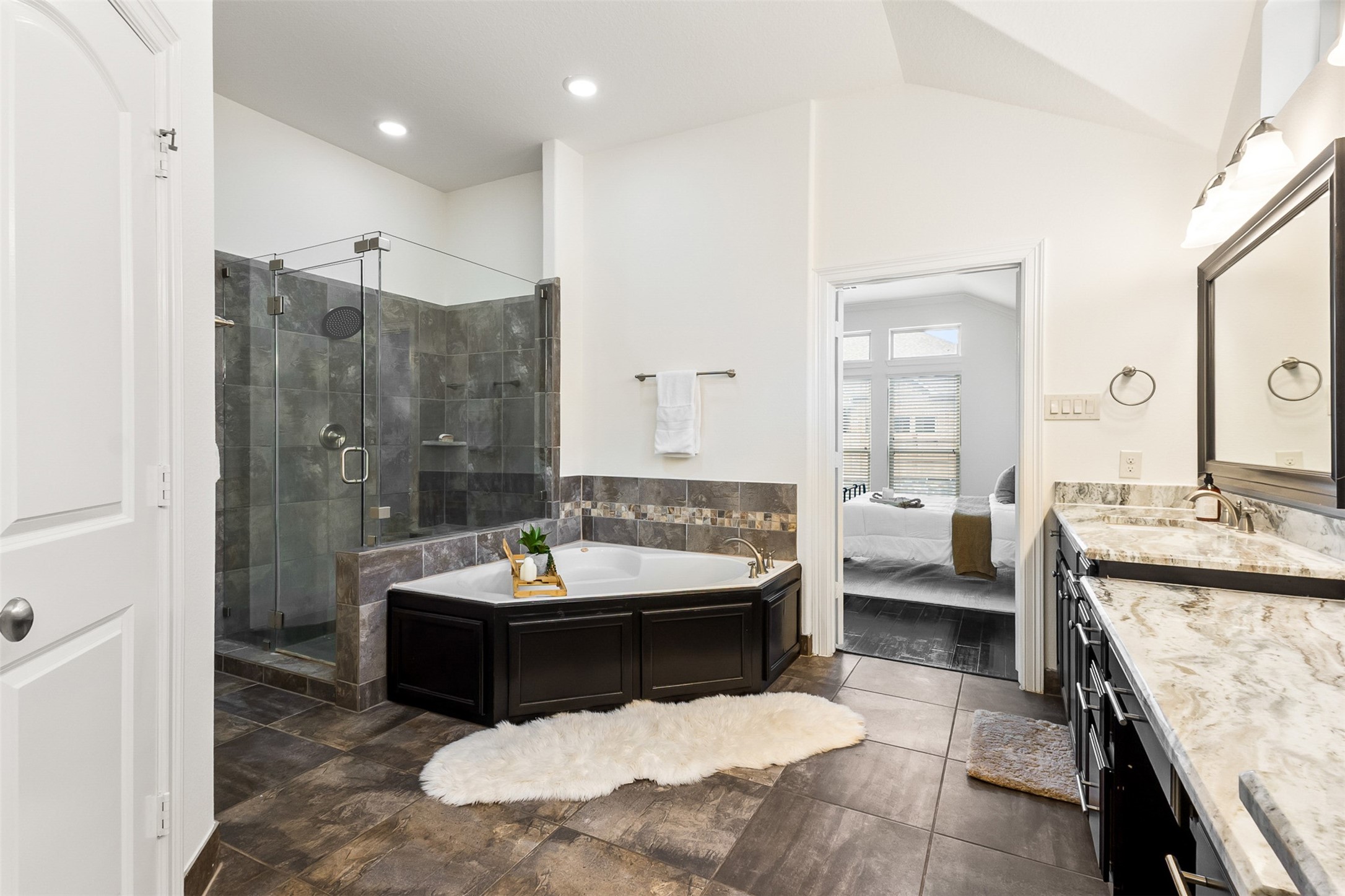 8914 Vineyard Valley Court Property Photo 28