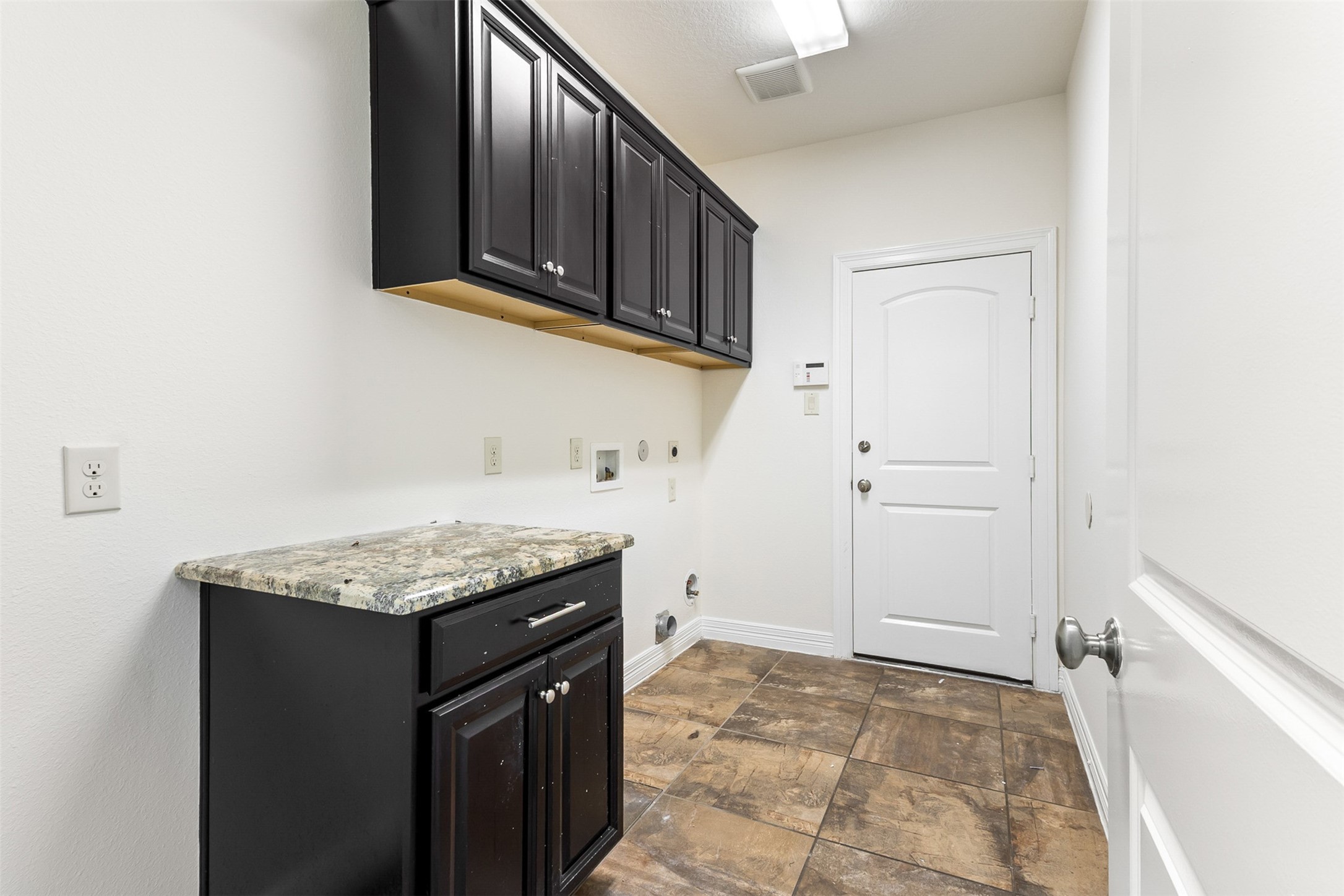 8914 Vineyard Valley Court Property Photo 32