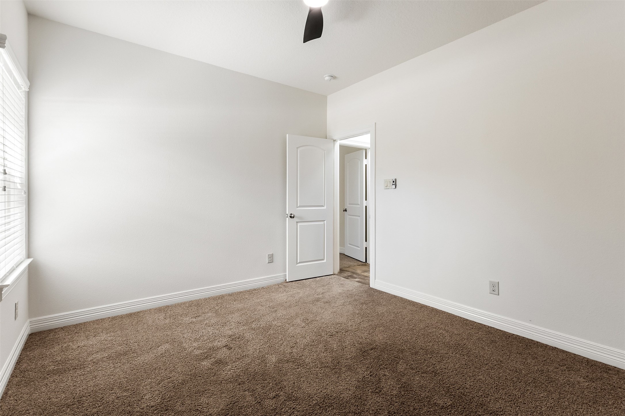 8914 Vineyard Valley Court Property Photo 34