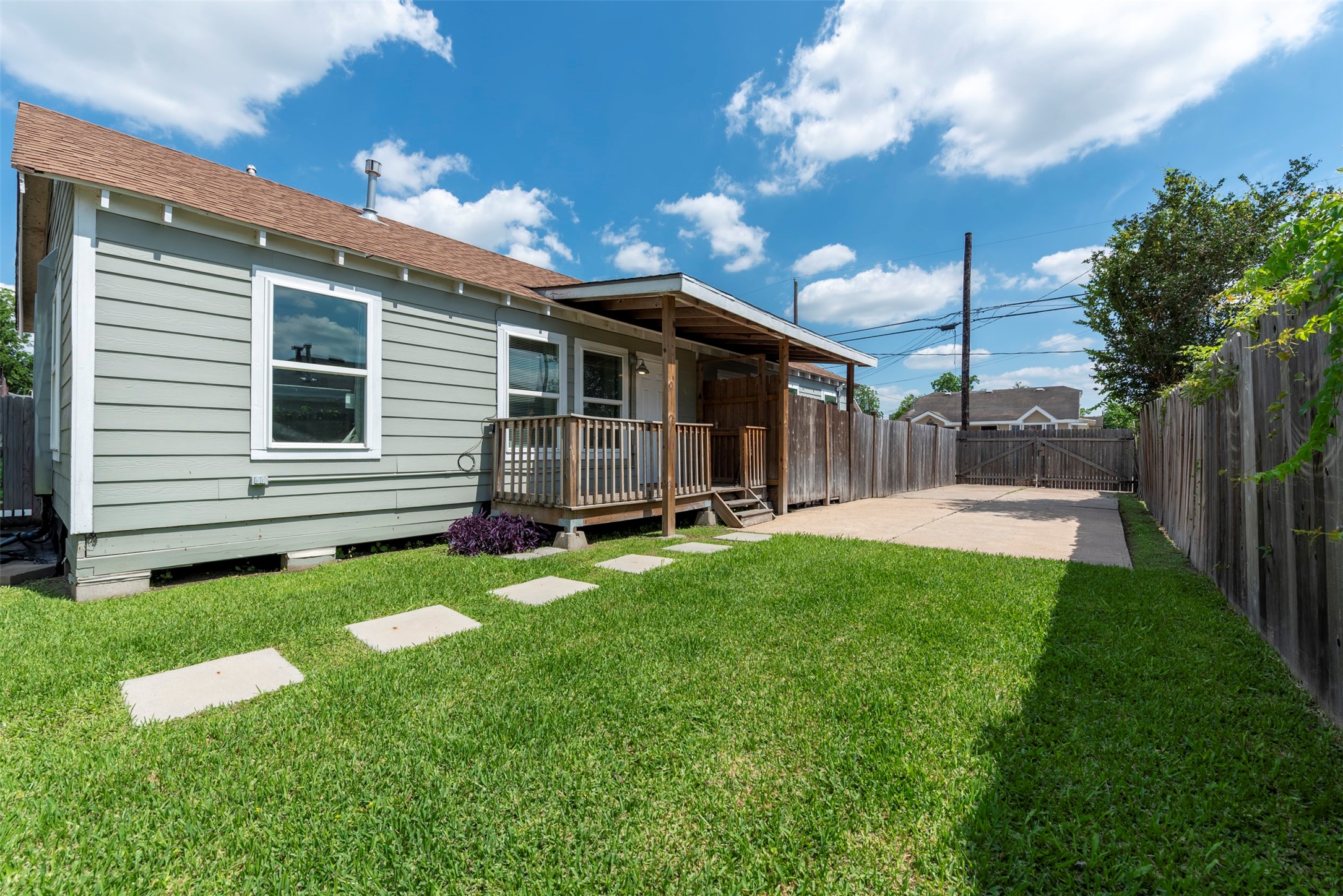 1121 Panama Street Property Photo 3