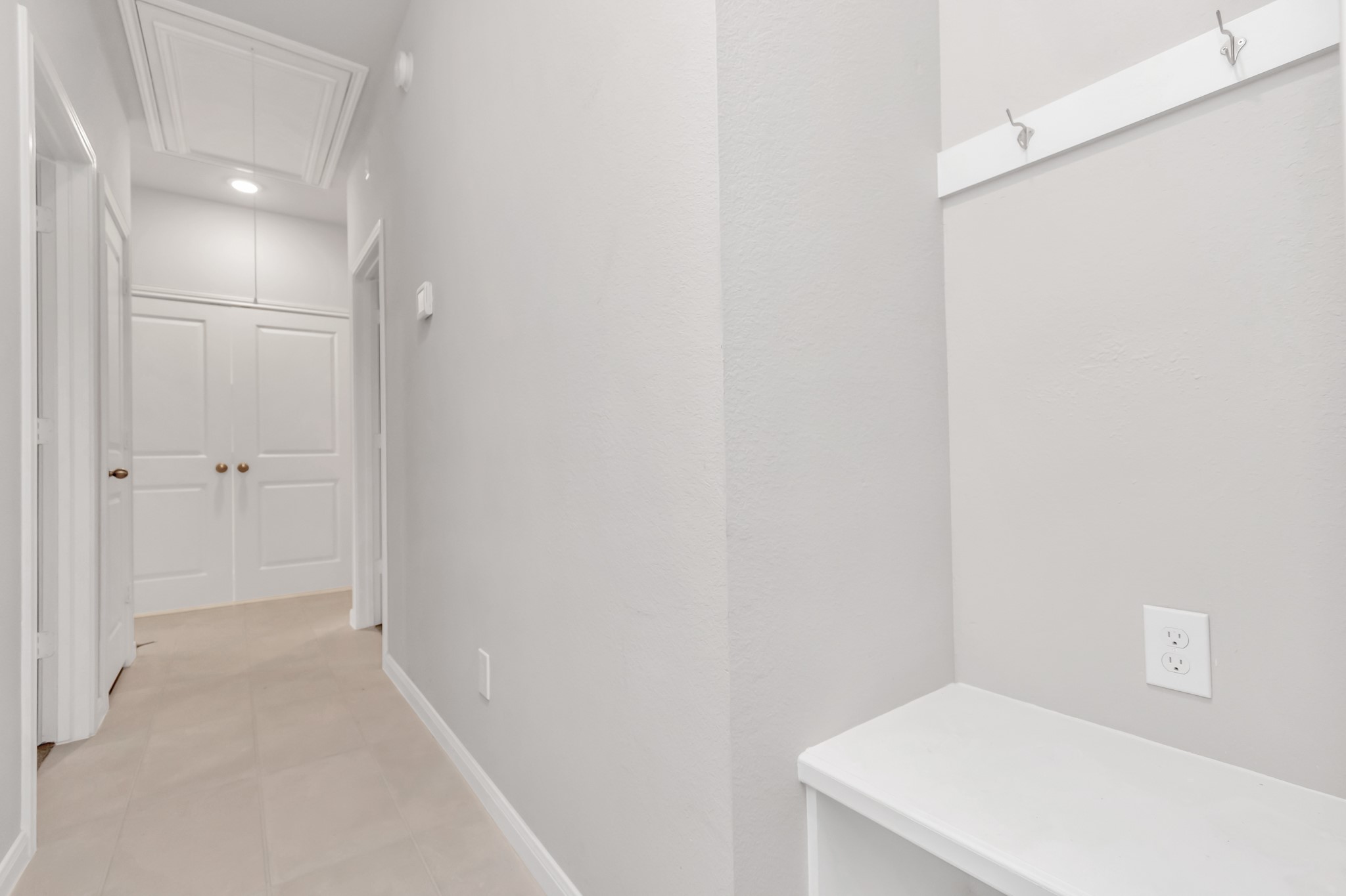 19559 Montgomery Ridge Way Property Photo 2