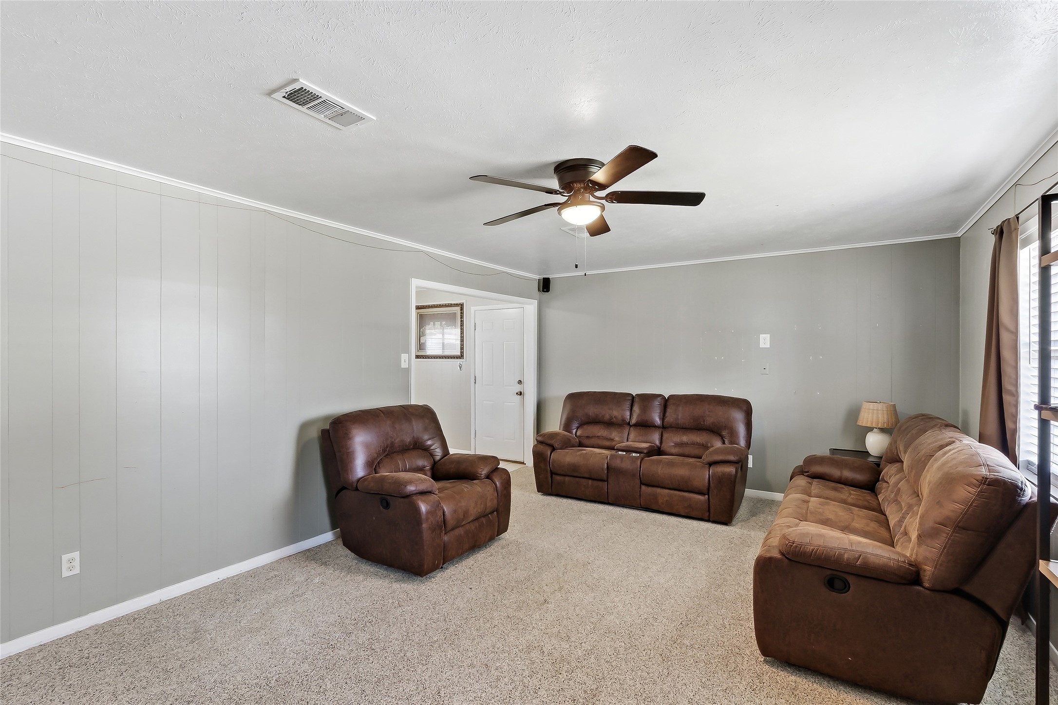 411 N Commerce Street Property Photo 4