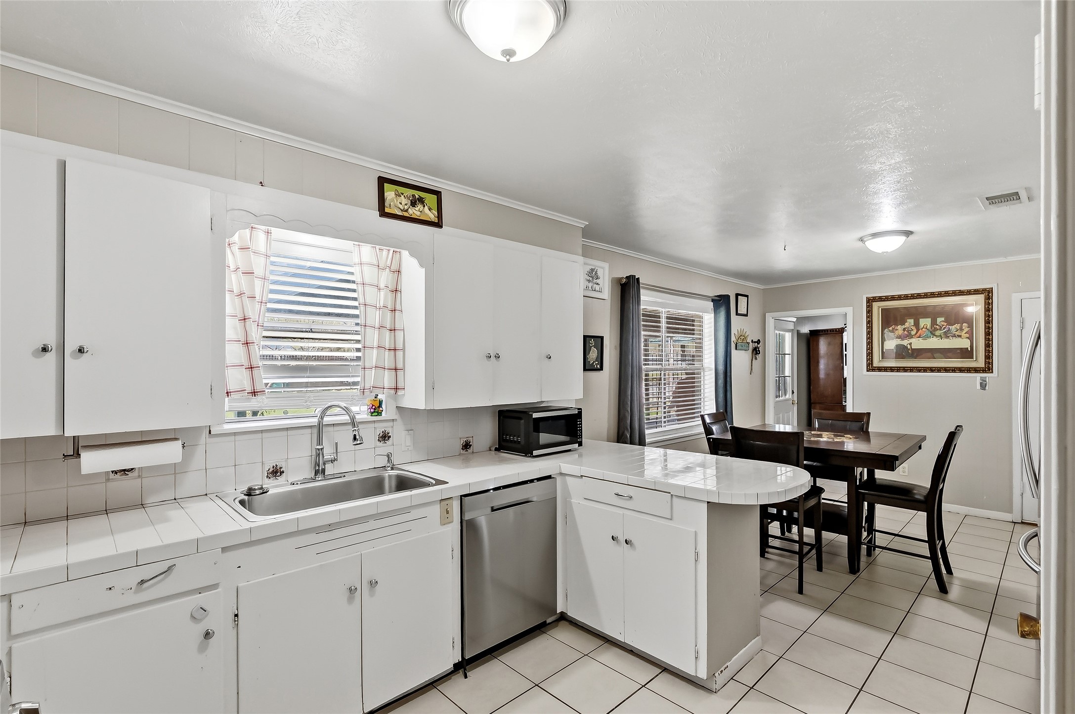 411 N Commerce Street Property Photo 14
