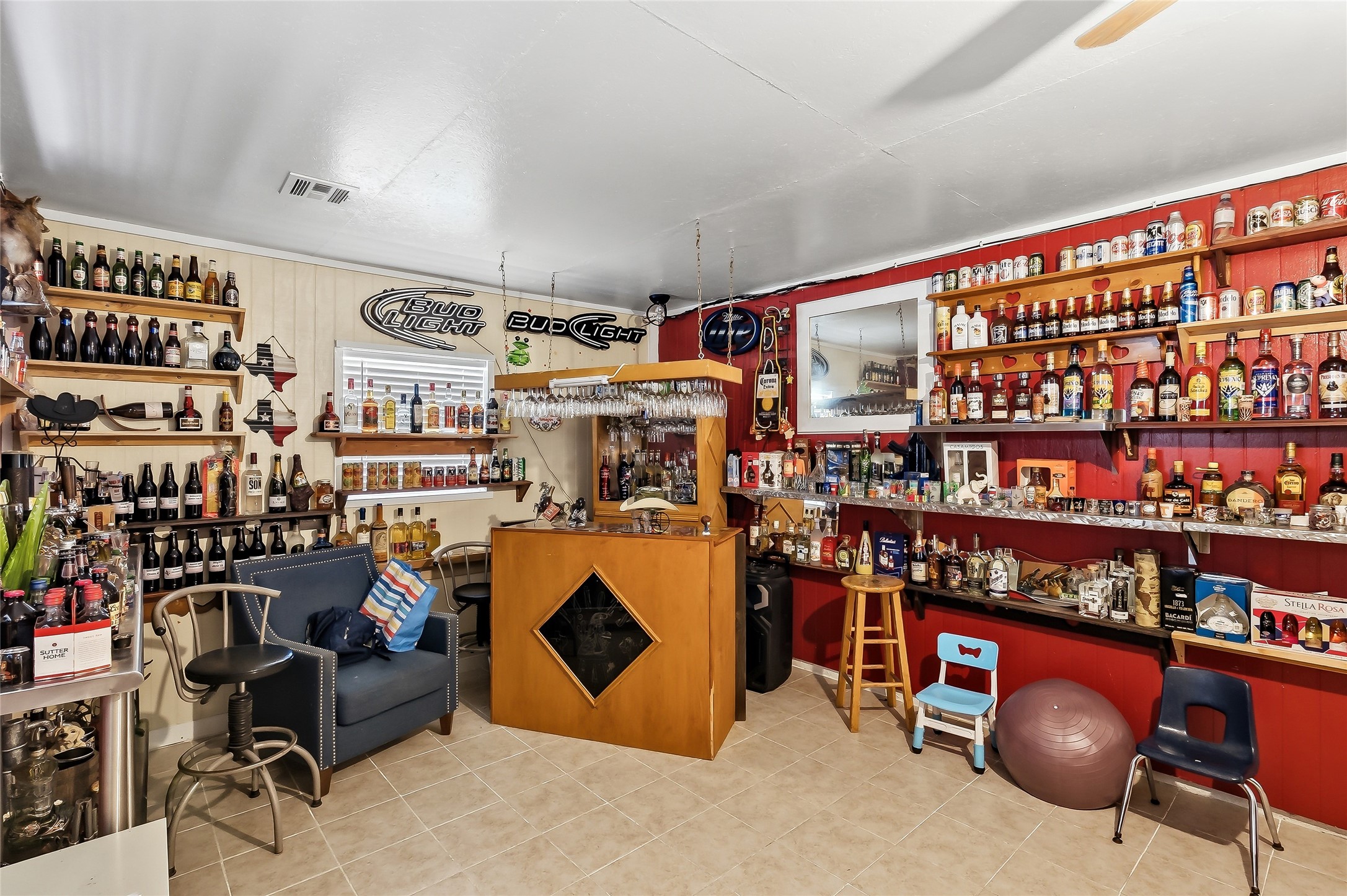 411 N Commerce Street Property Photo 16