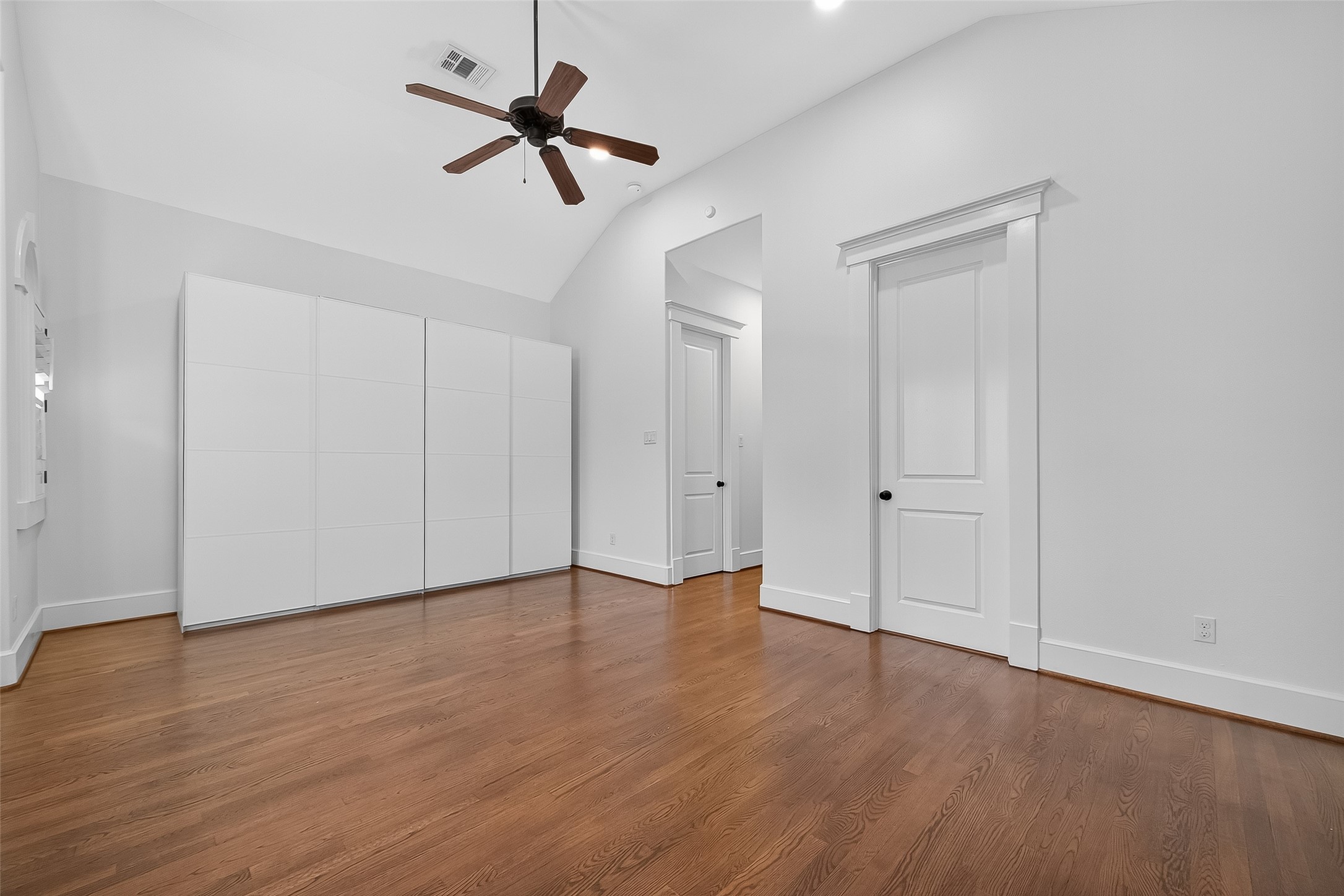 1042 W 25th Street A Property Photo 11