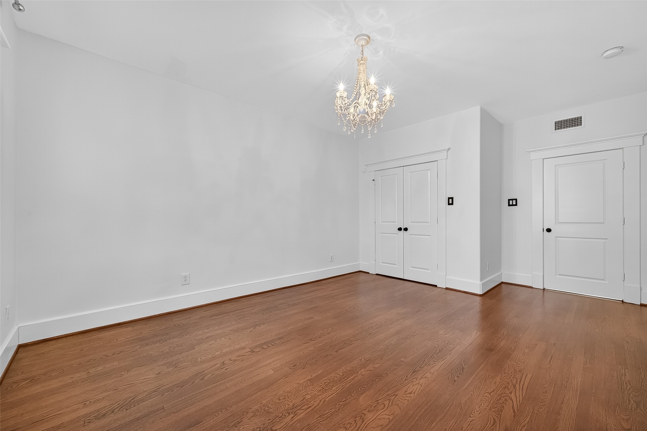 1042 W 25th Street A Property Photo 12