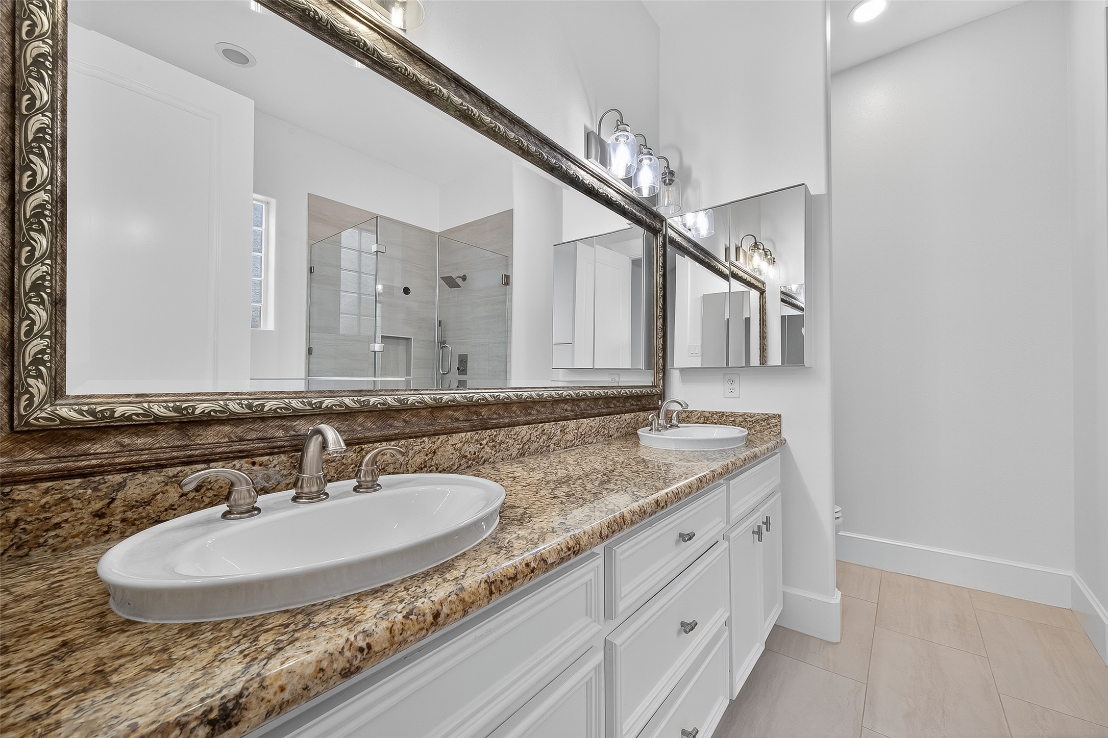 1042 W 25th Street A Property Photo 13