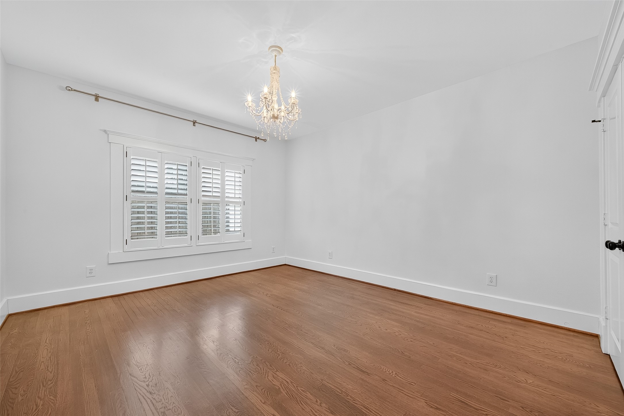 1042 W 25th Street A Property Photo 16