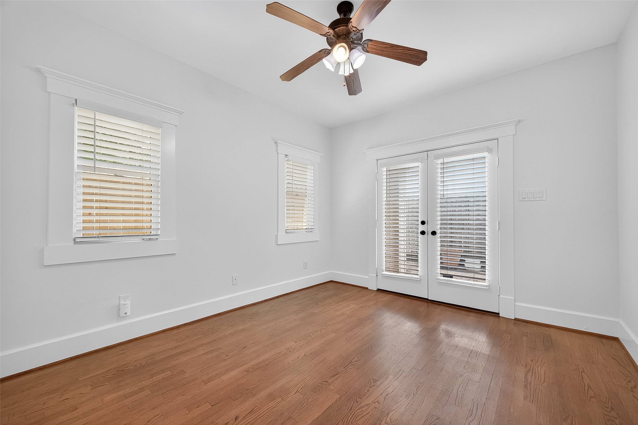 1042 W 25th Street A Property Photo 19