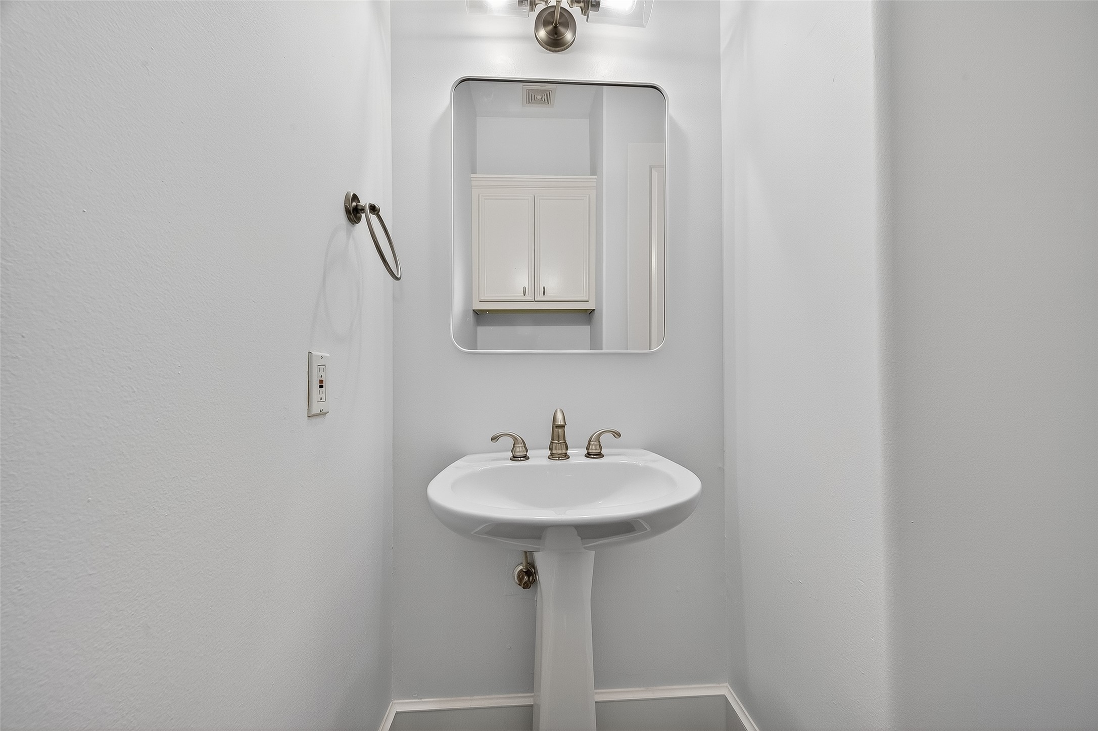1042 W 25th Street A Property Photo 23