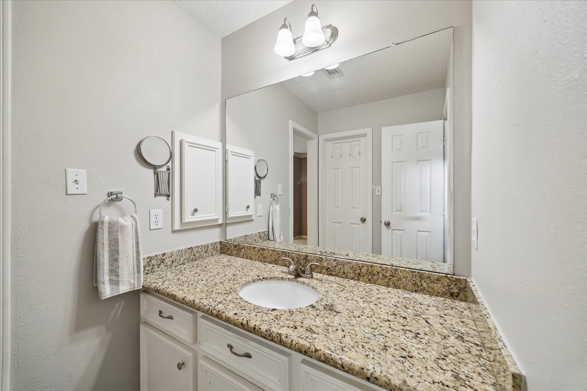 5911 Garden Hollow Court Property Photo 25