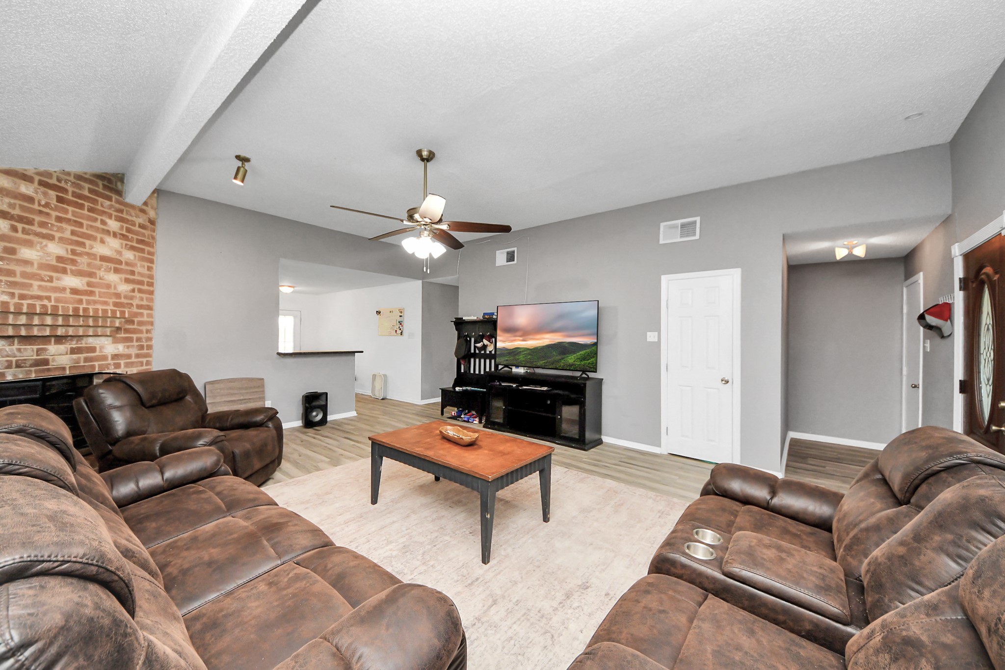 11031 Kirkmead Drive Property Photo 4