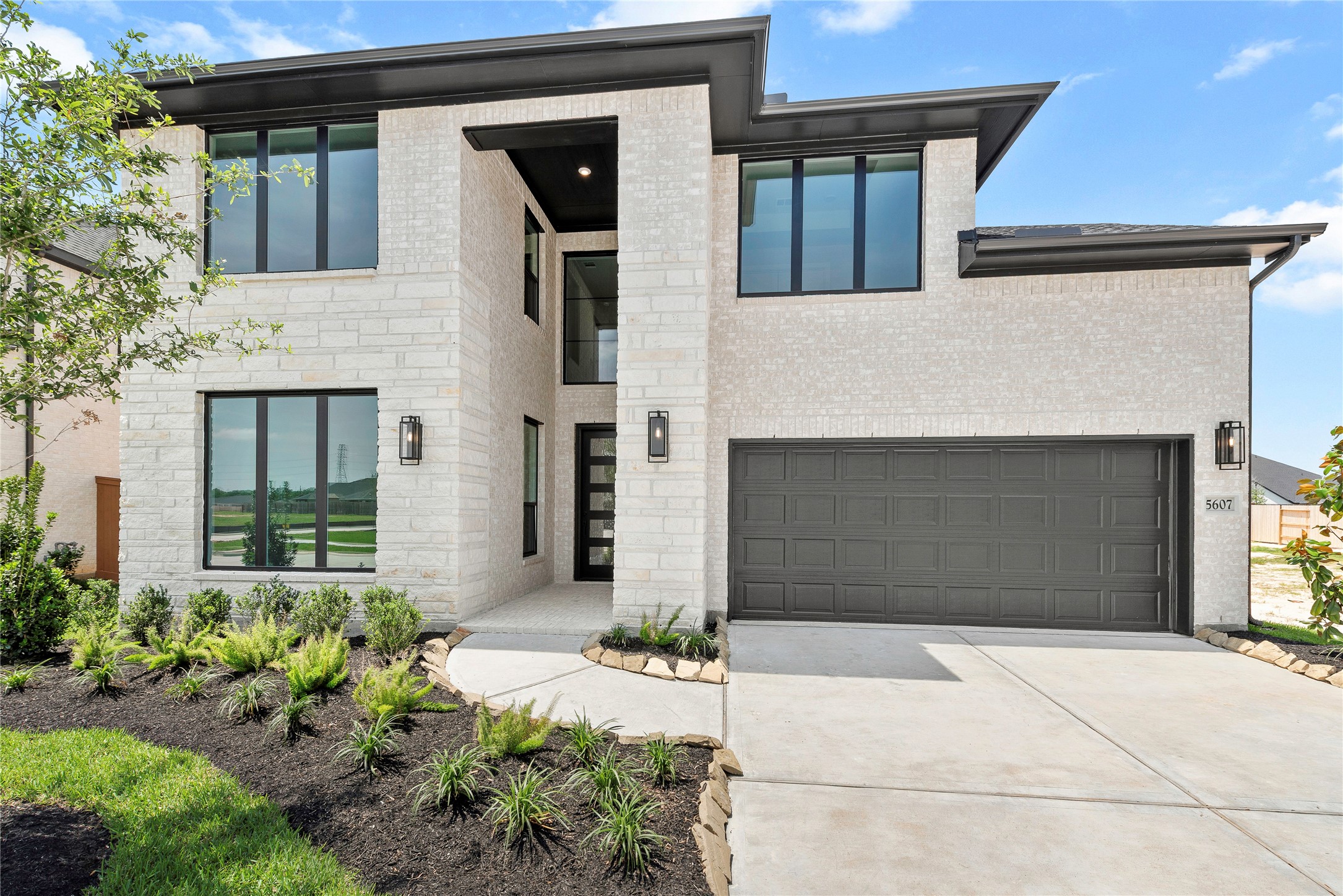 5607 Sandcastle Ridge Drive Property Photo 1