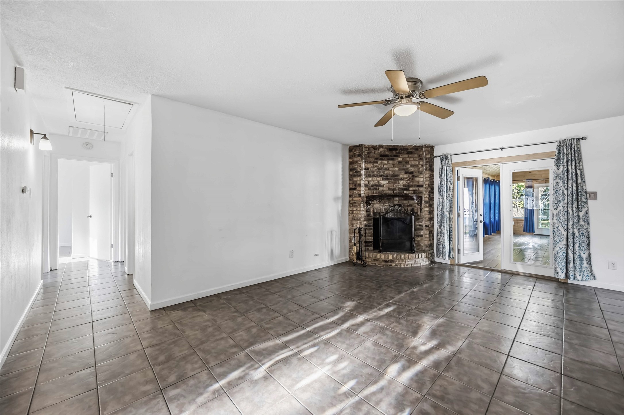 2506 Halbert Drive Property Photo 4