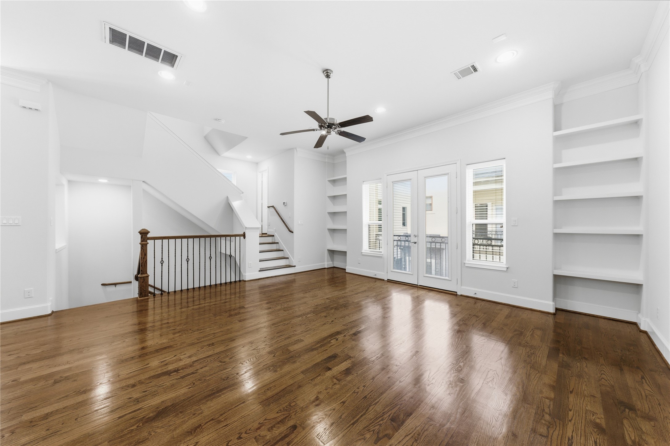 960 W 24th Street Property Photo 12