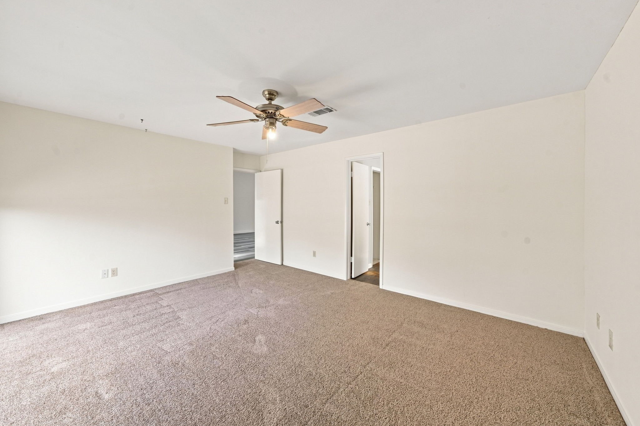 14815 Inverrary Drive Property Photo 9