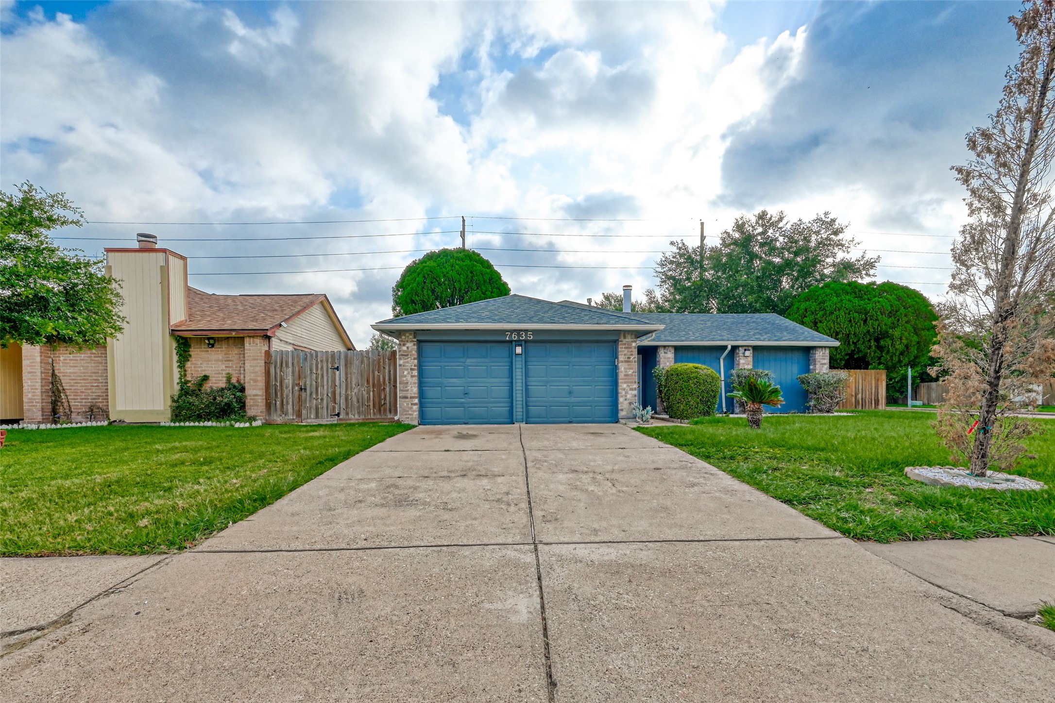7635 Loro Linda Drive Property Photo 1