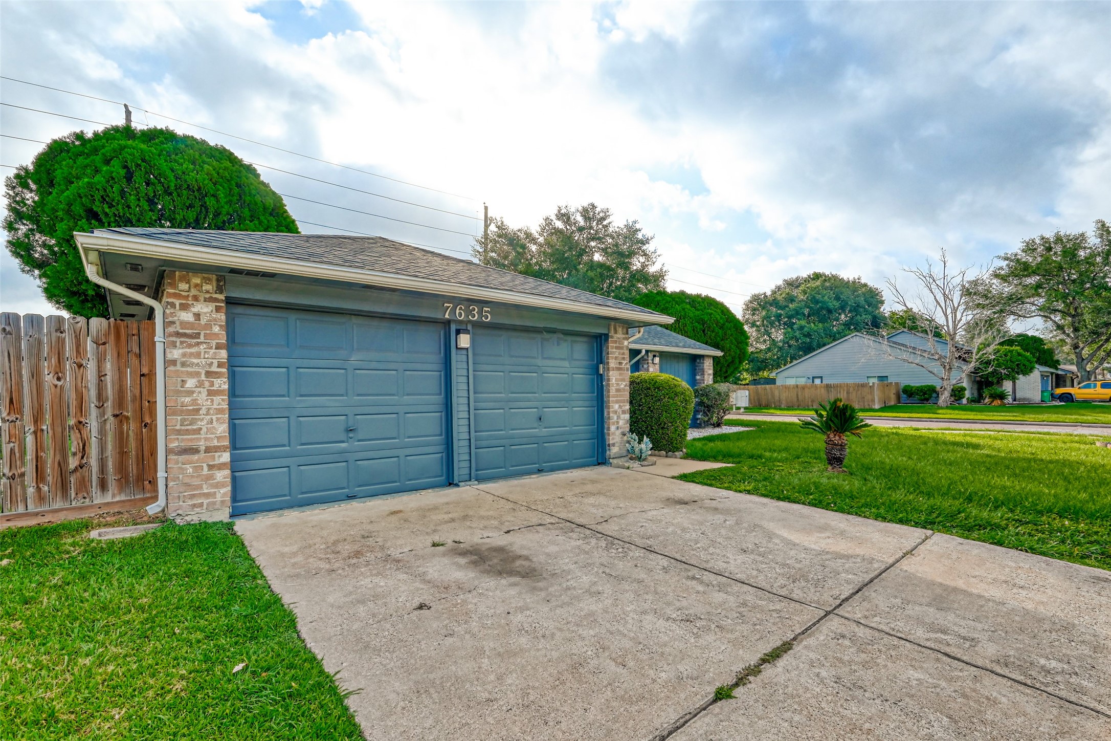 7635 Loro Linda Drive Property Photo 3