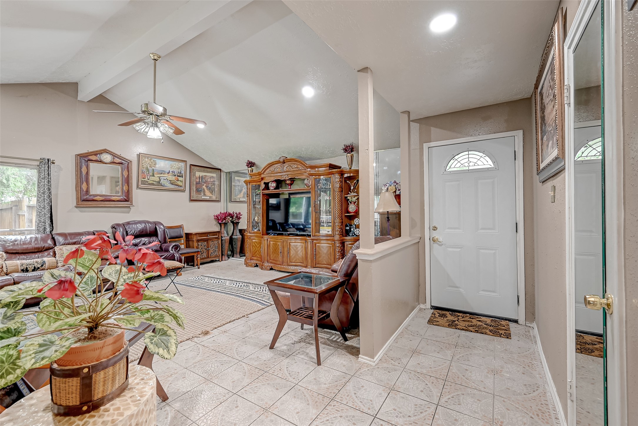 7635 Loro Linda Drive Property Photo 6