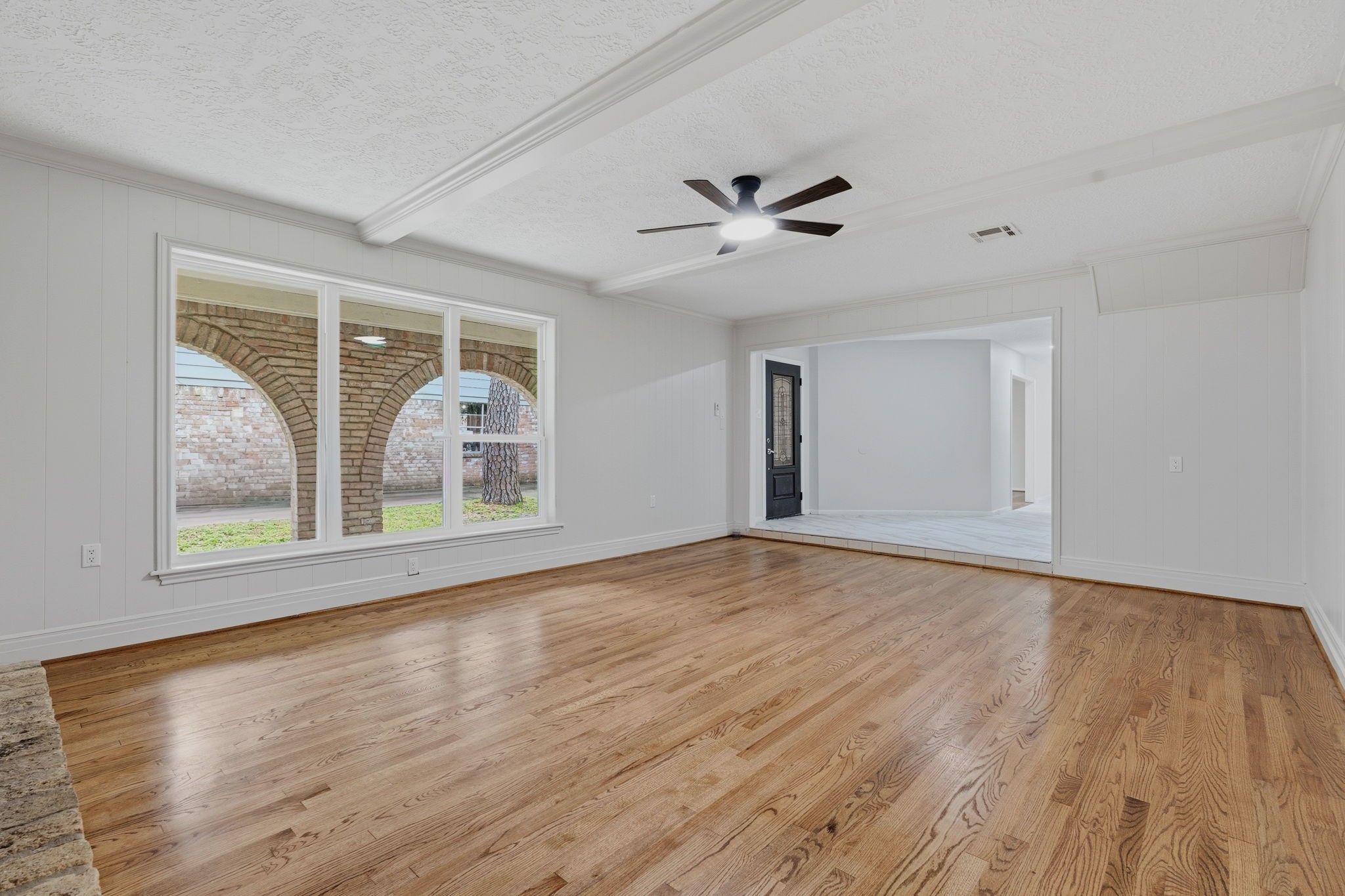8122 Oak Moss Drive Property Photo 6