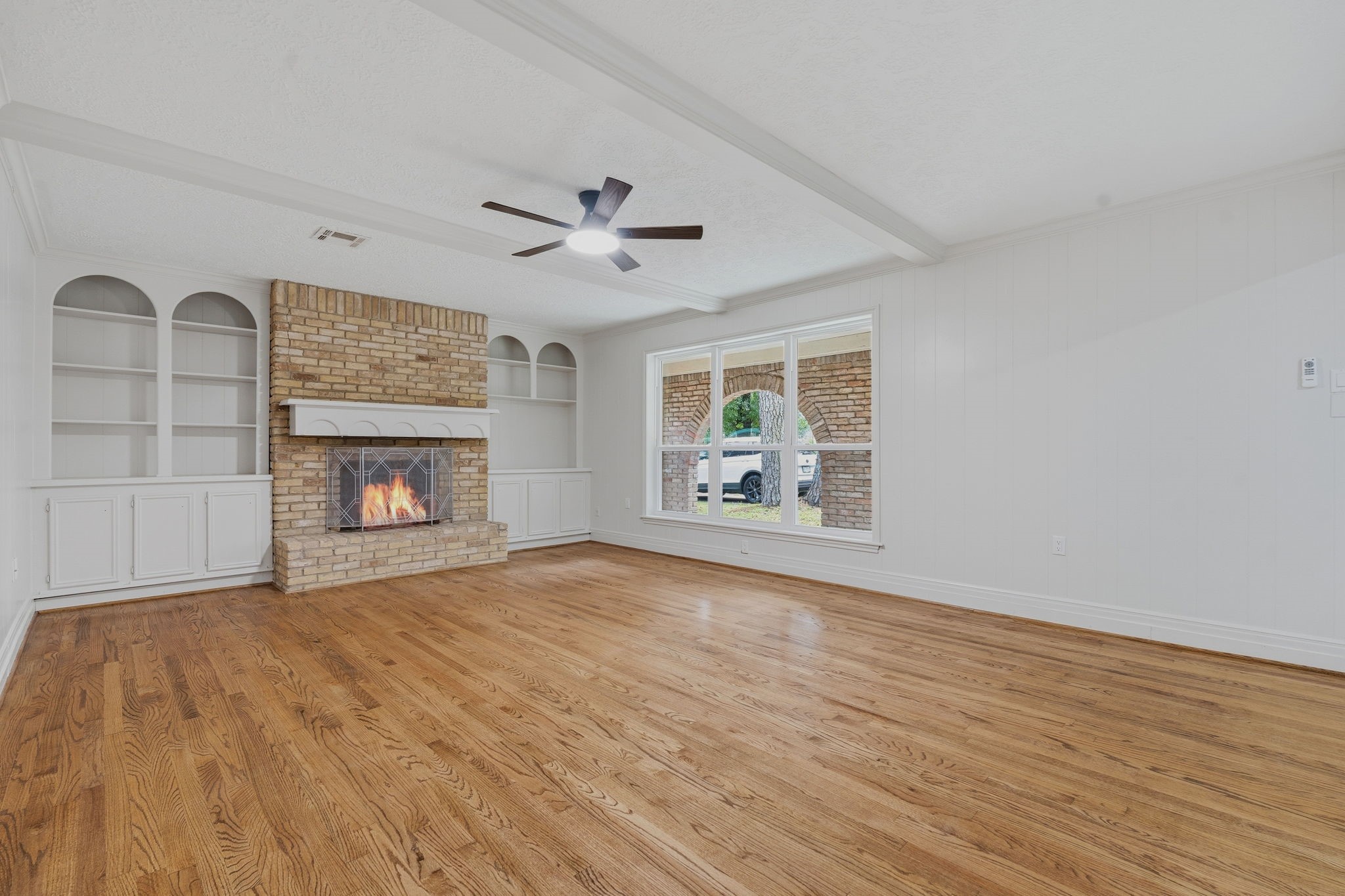 8122 Oak Moss Drive Property Photo 7