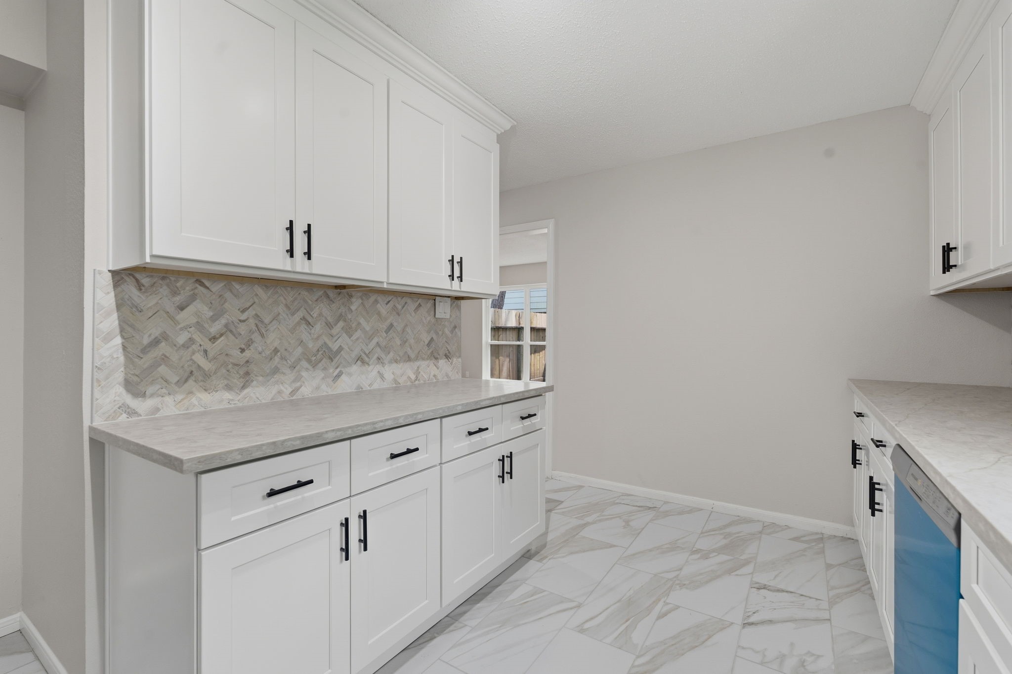 8122 Oak Moss Drive Property Photo 16