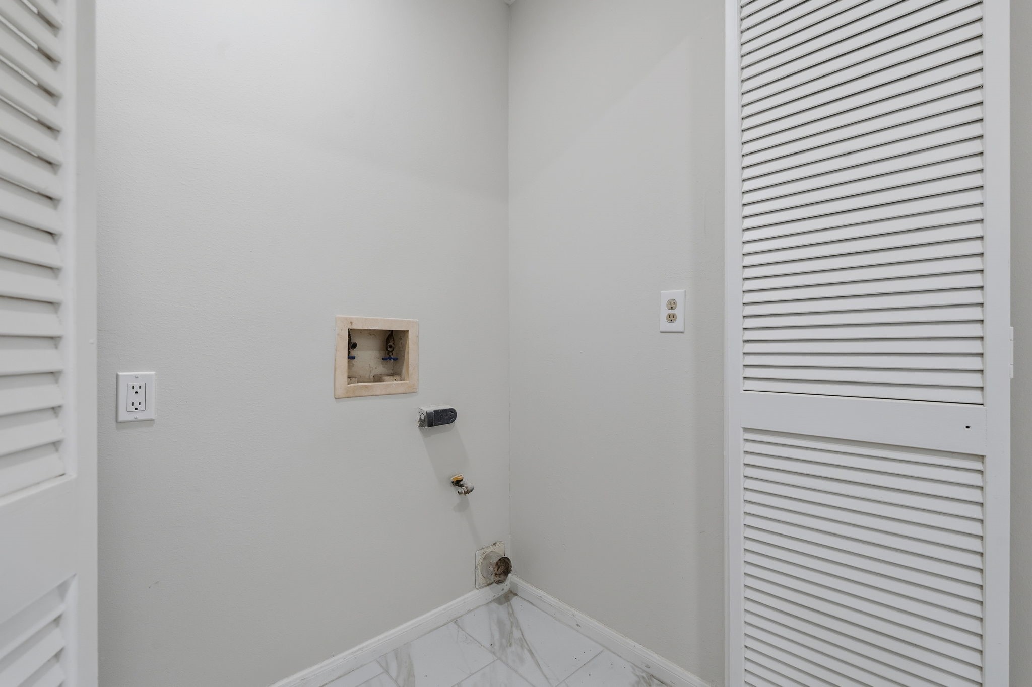 8122 Oak Moss Drive Property Photo 18