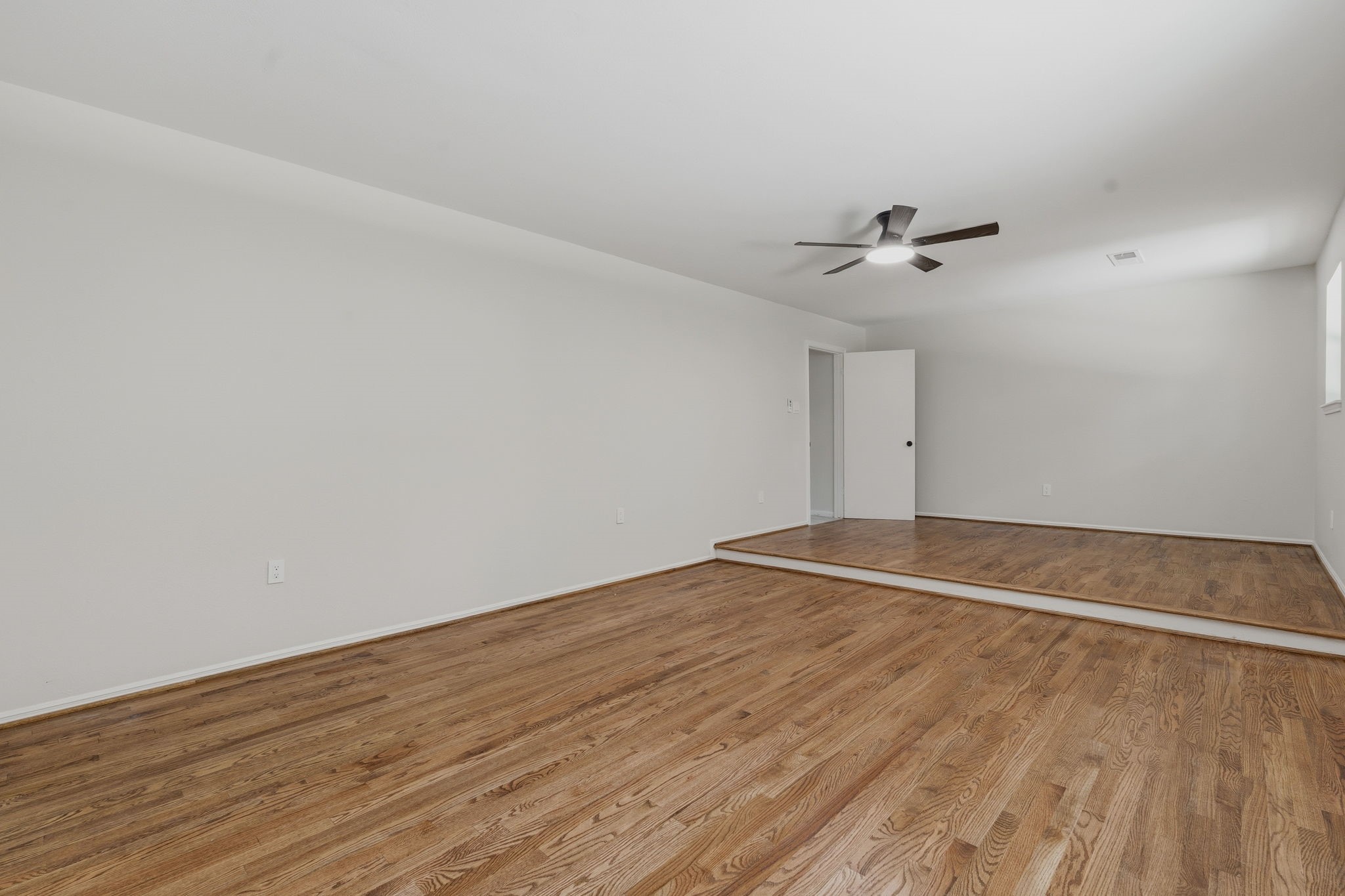 8122 Oak Moss Drive Property Photo 20