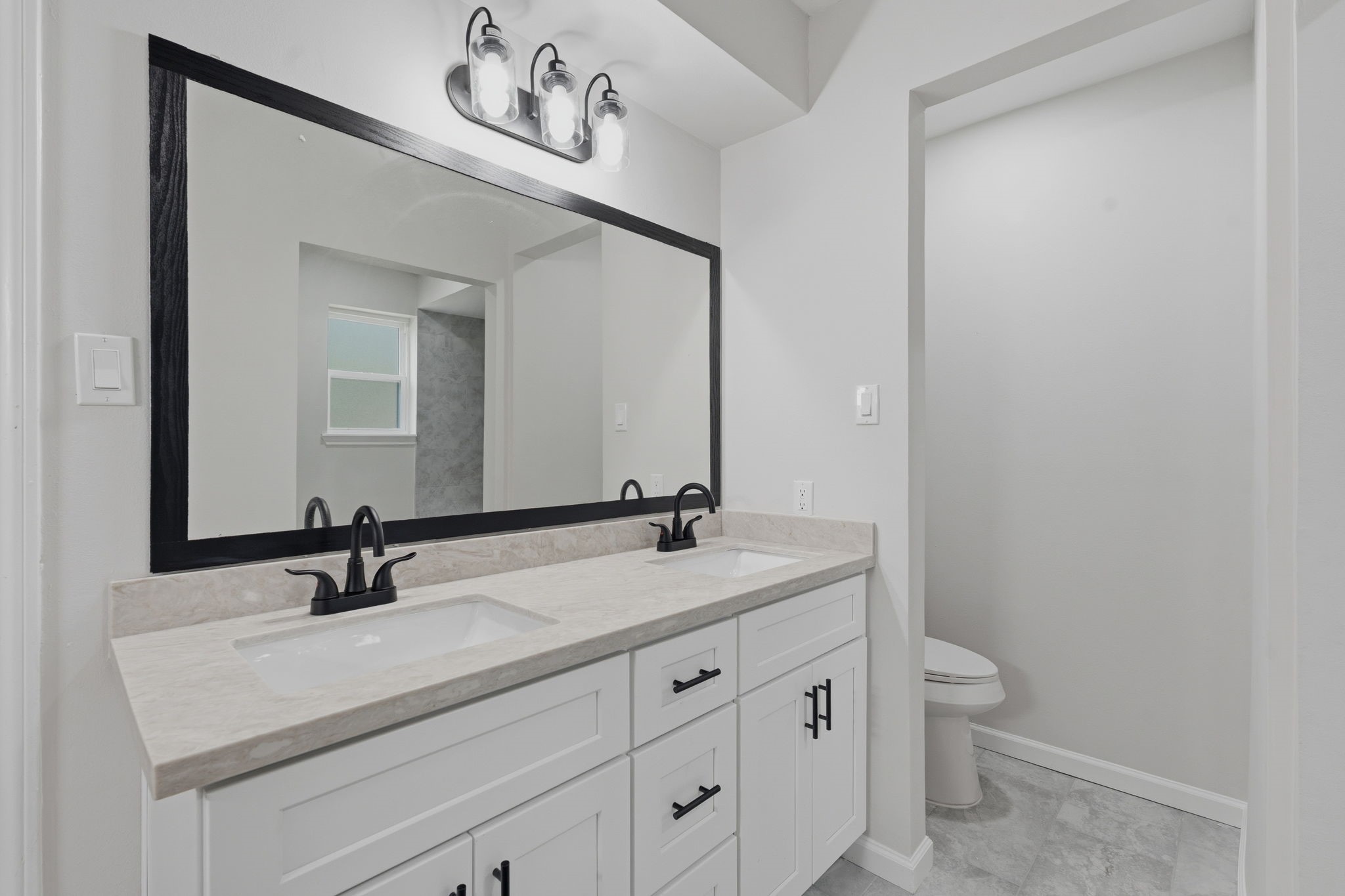 8122 Oak Moss Drive Property Photo 21