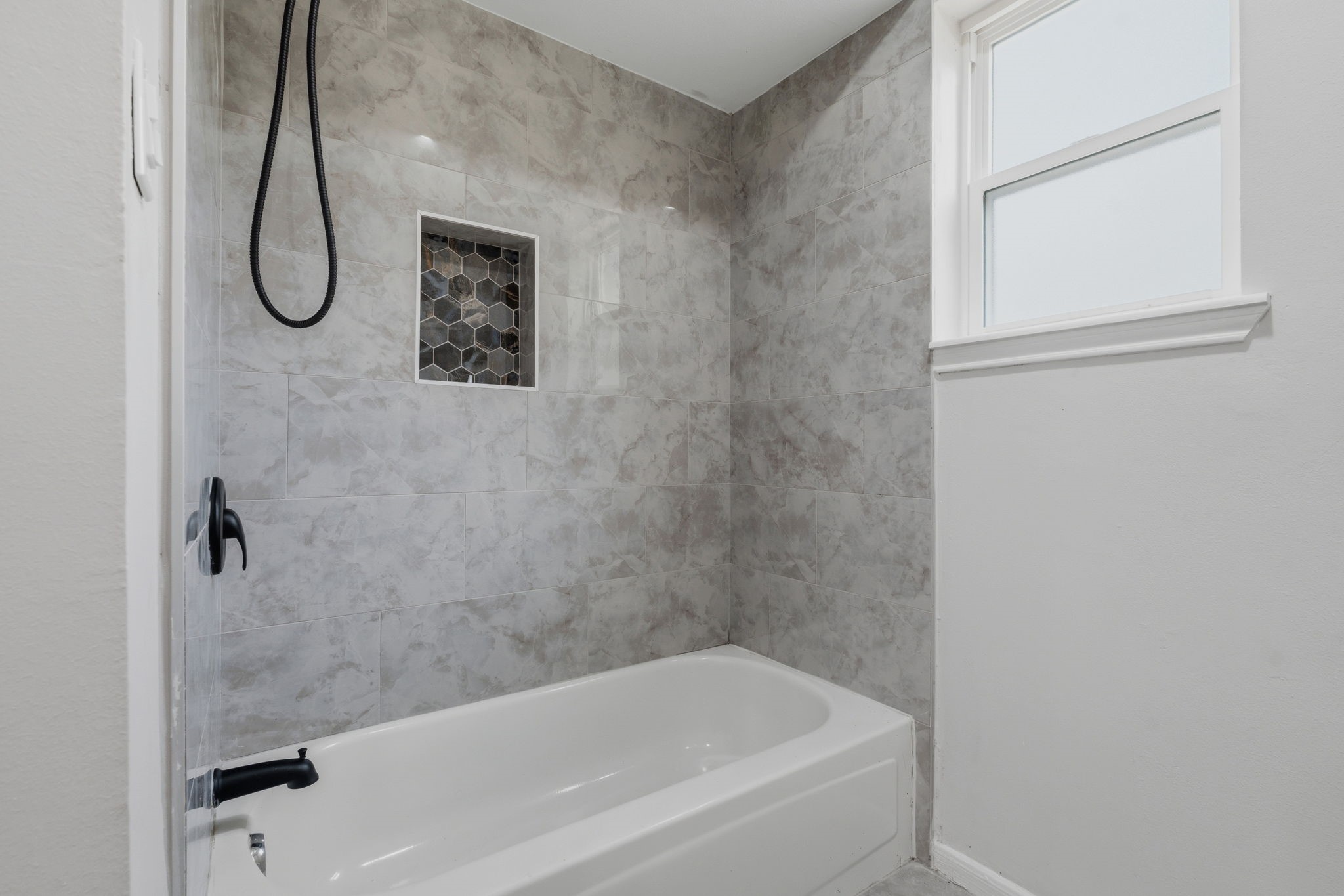 8122 Oak Moss Drive Property Photo 23
