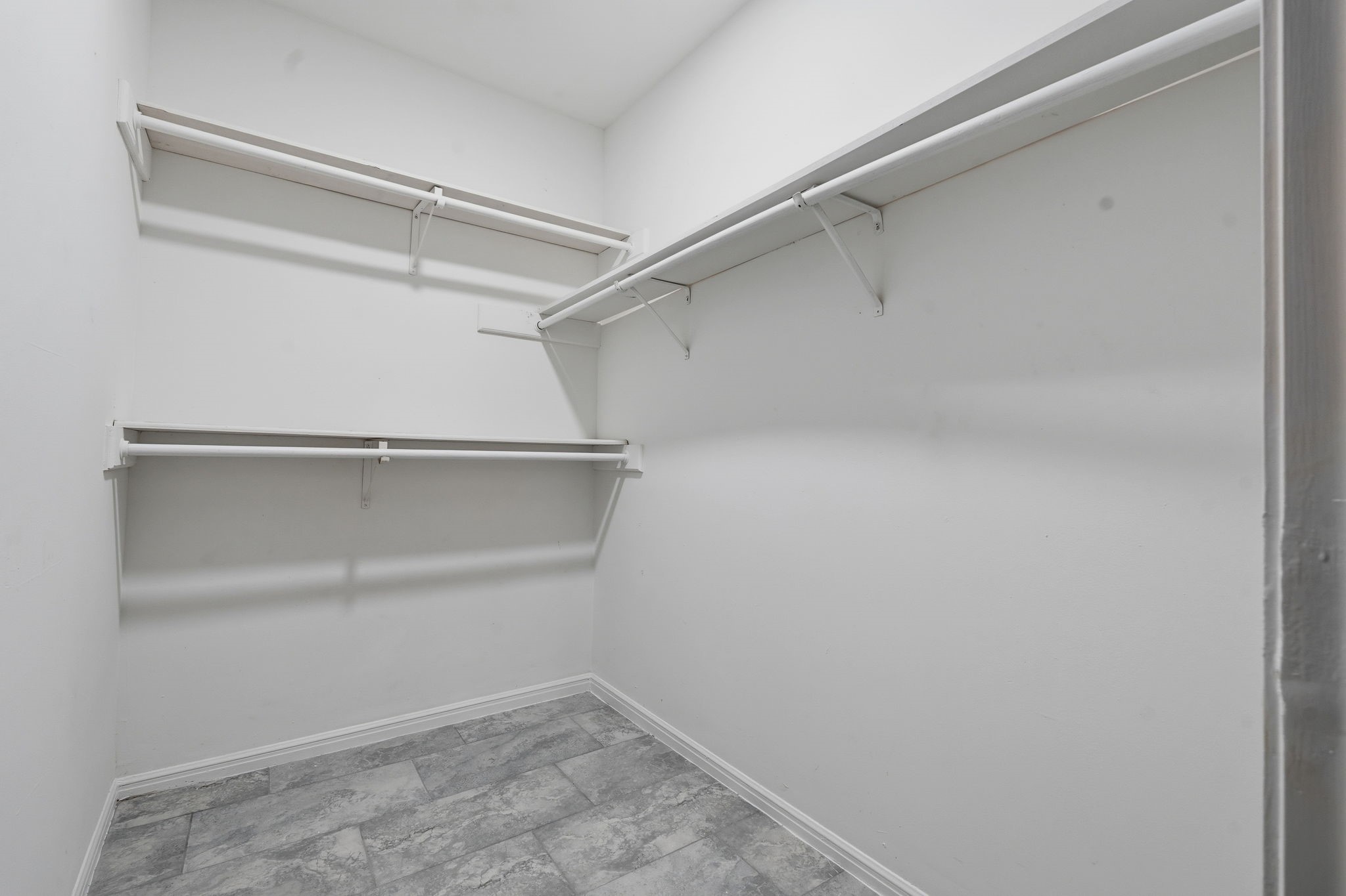 8122 Oak Moss Drive Property Photo 24