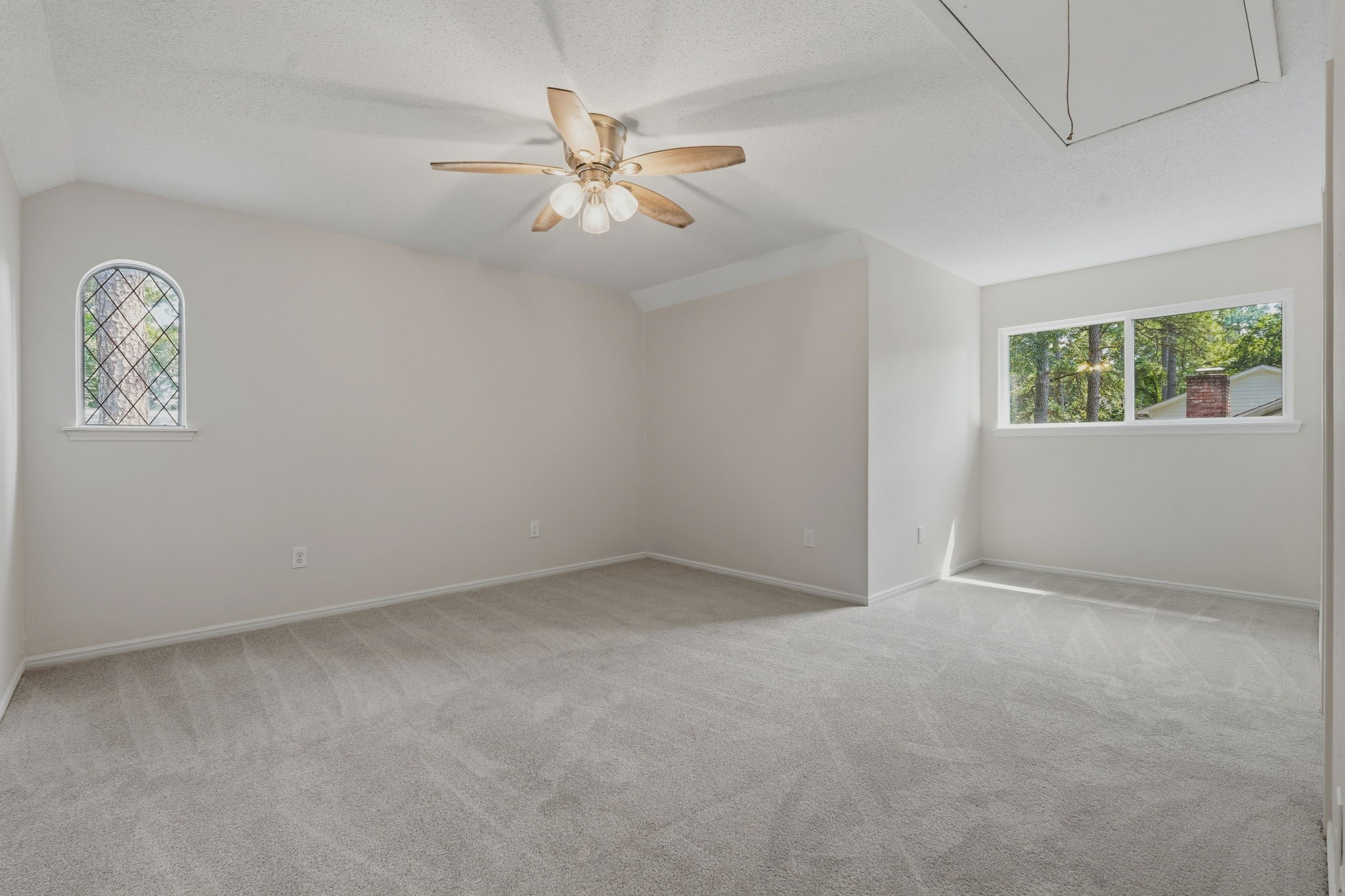 8122 Oak Moss Drive Property Photo 25