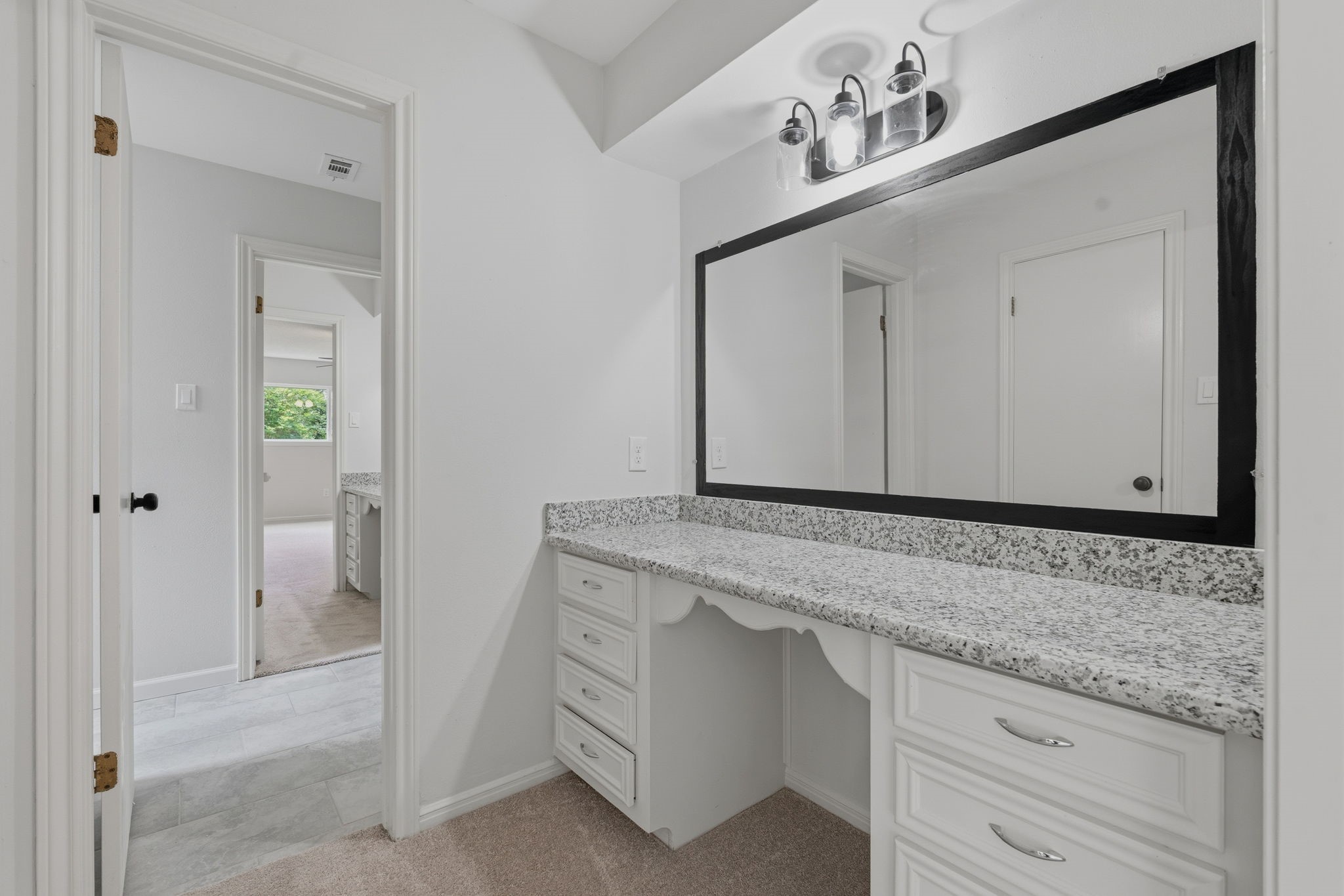8122 Oak Moss Drive Property Photo 26