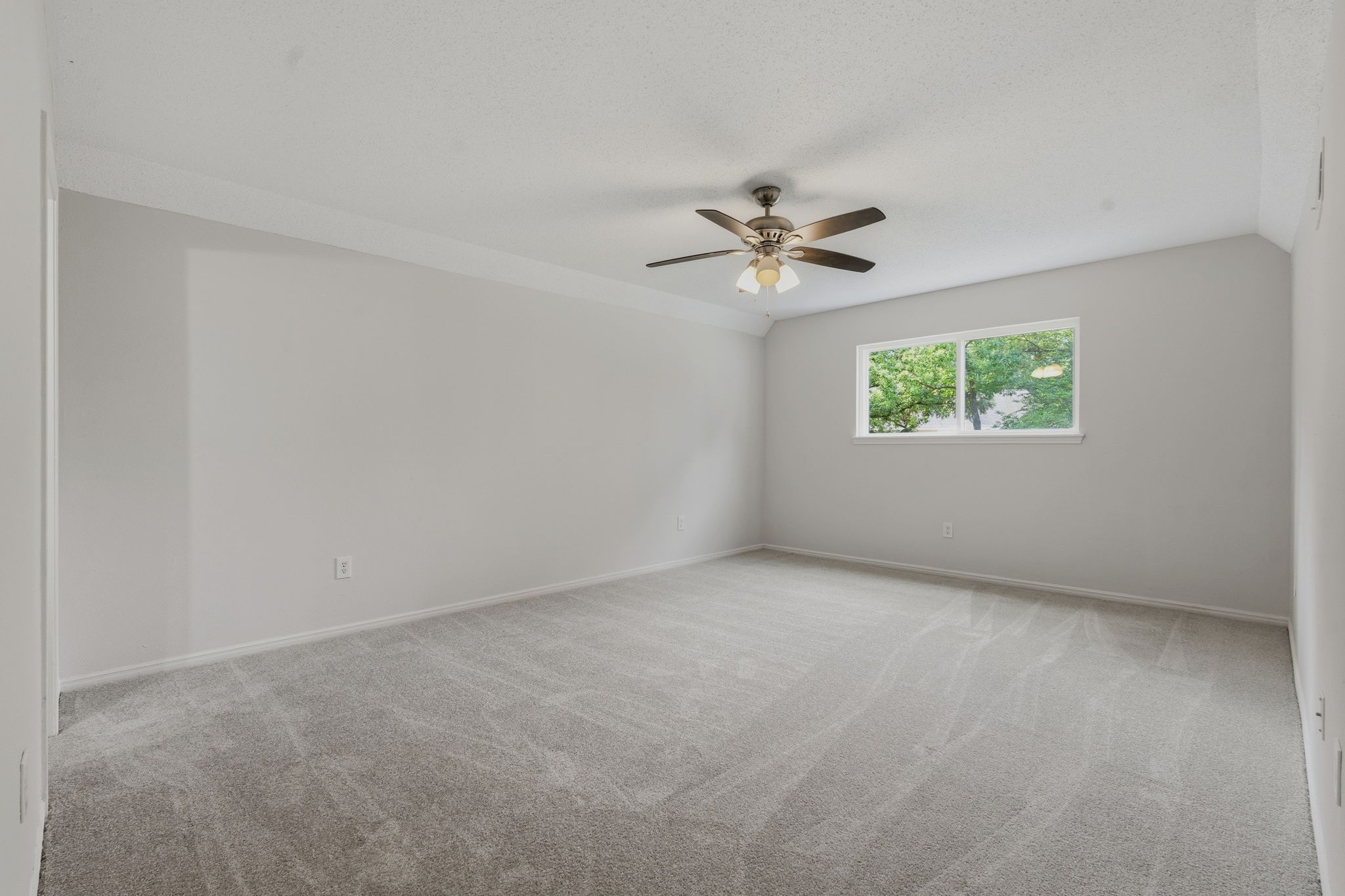 8122 Oak Moss Drive Property Photo 27