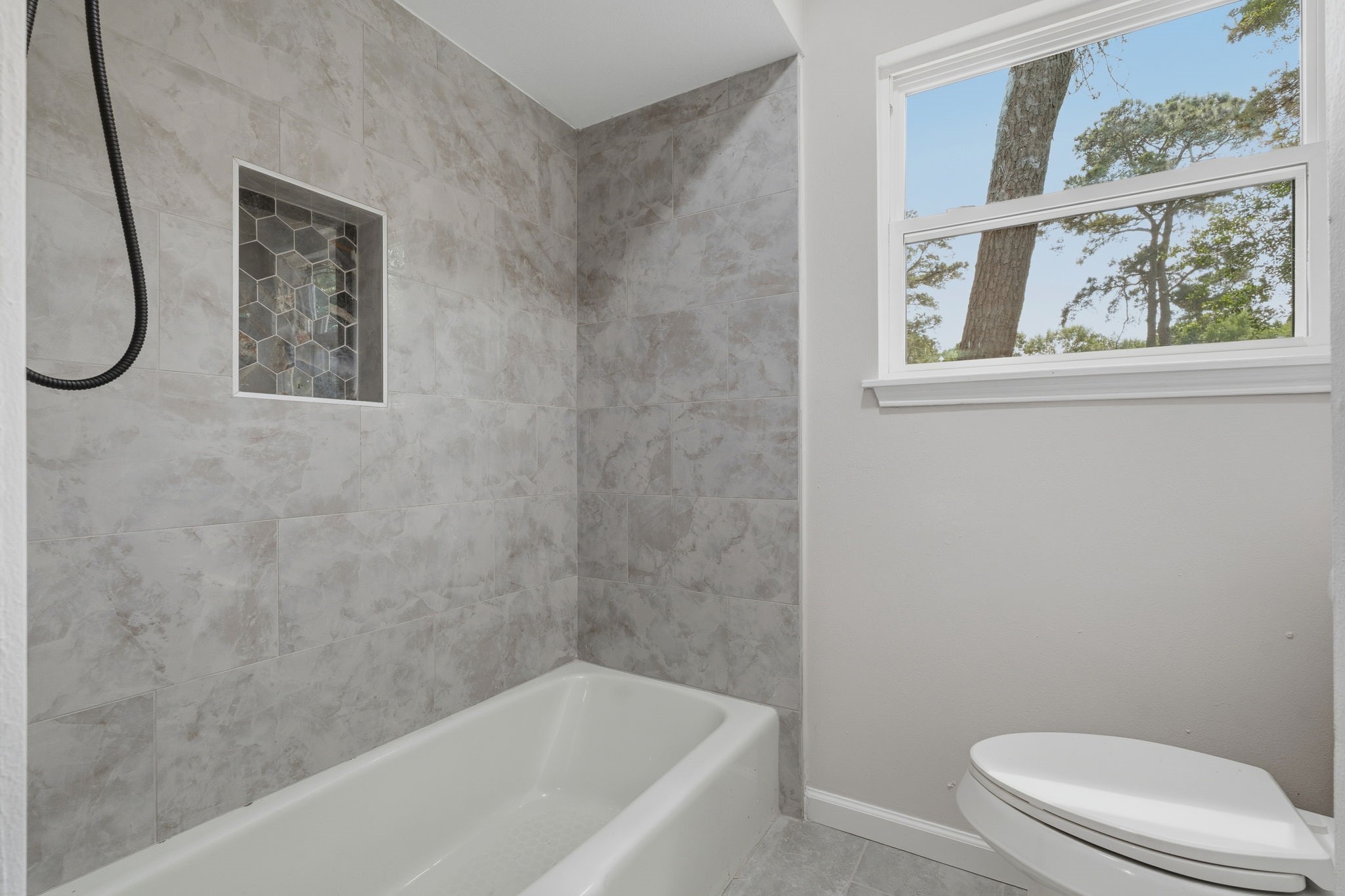 8122 Oak Moss Drive Property Photo 30