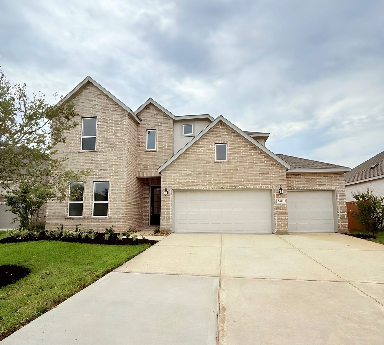 8214 Bristol Diamond Drive Property Photo 1