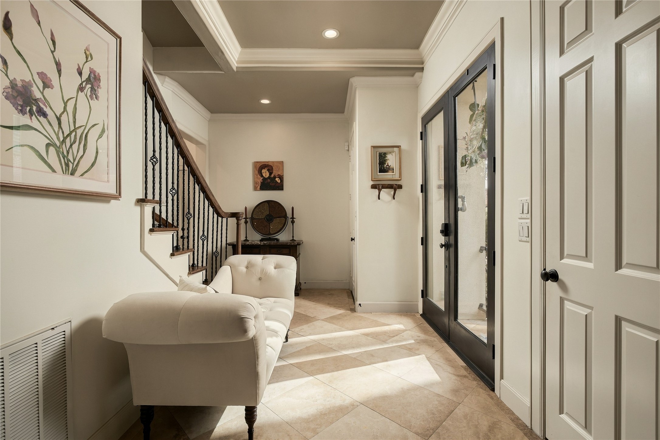 523 Lovett Boulevard Property Photo 3