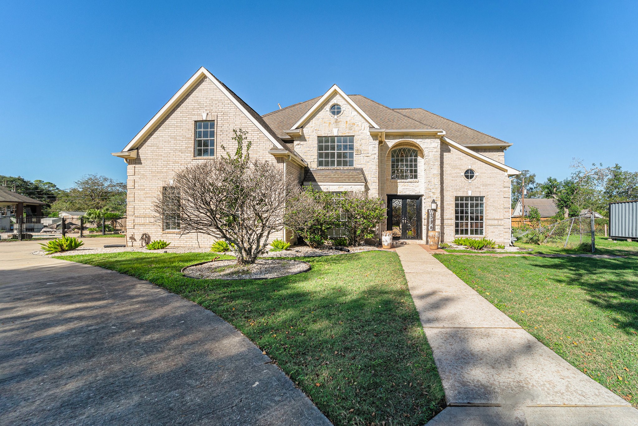 8215 Arrowhead Lane
