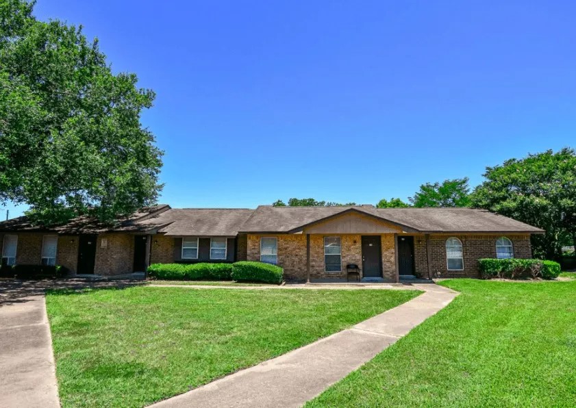 20598 Pine Island Rd Property Photo 2