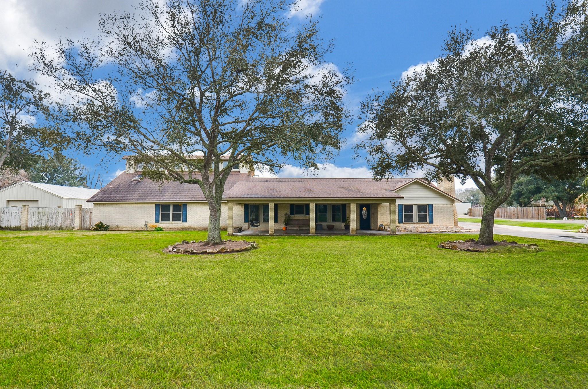 419 Western Acres Drive, El Campo Tx 77437 Property Photo 1
