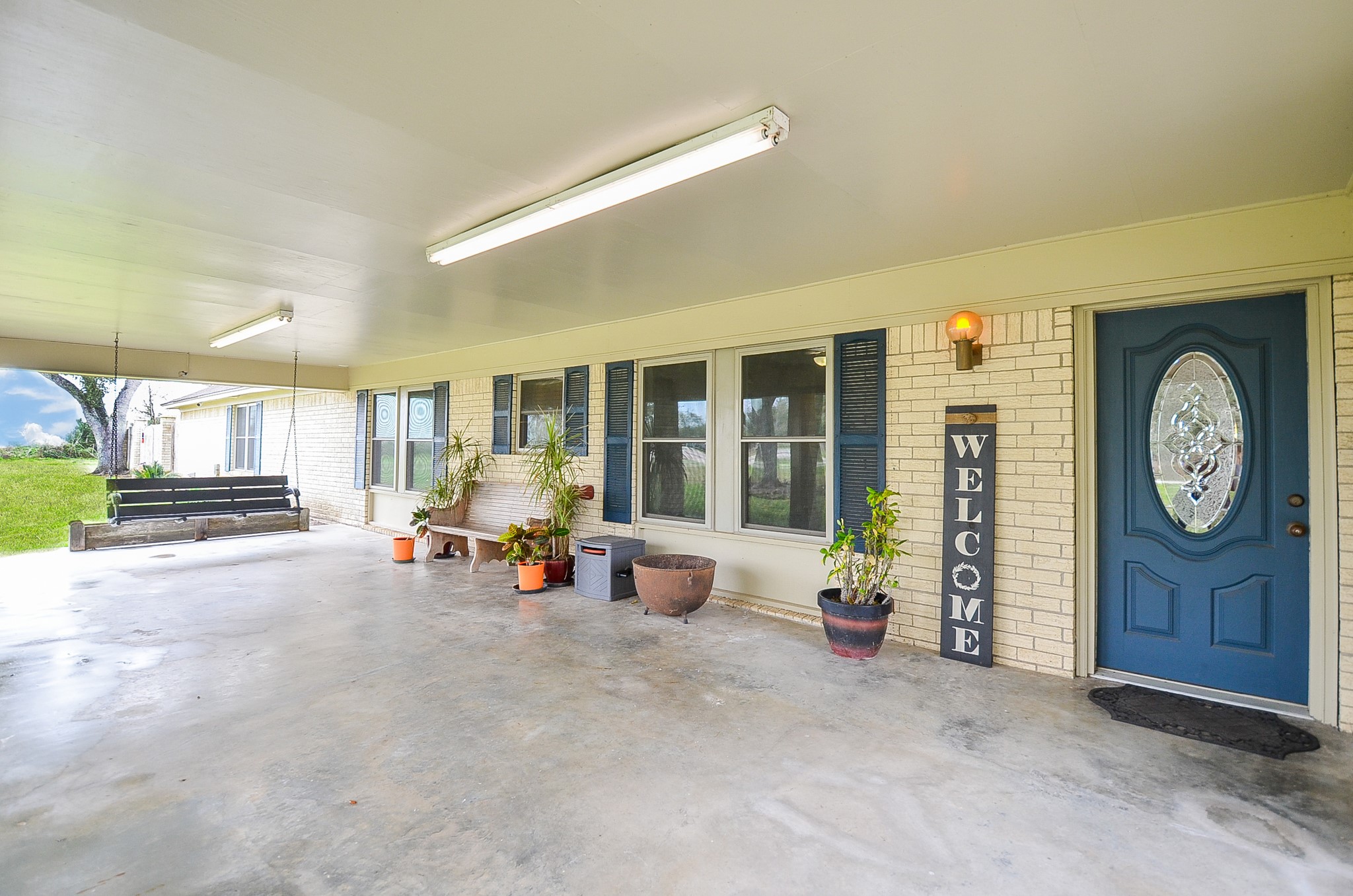 419 Western Acres Drive Property Photo 3