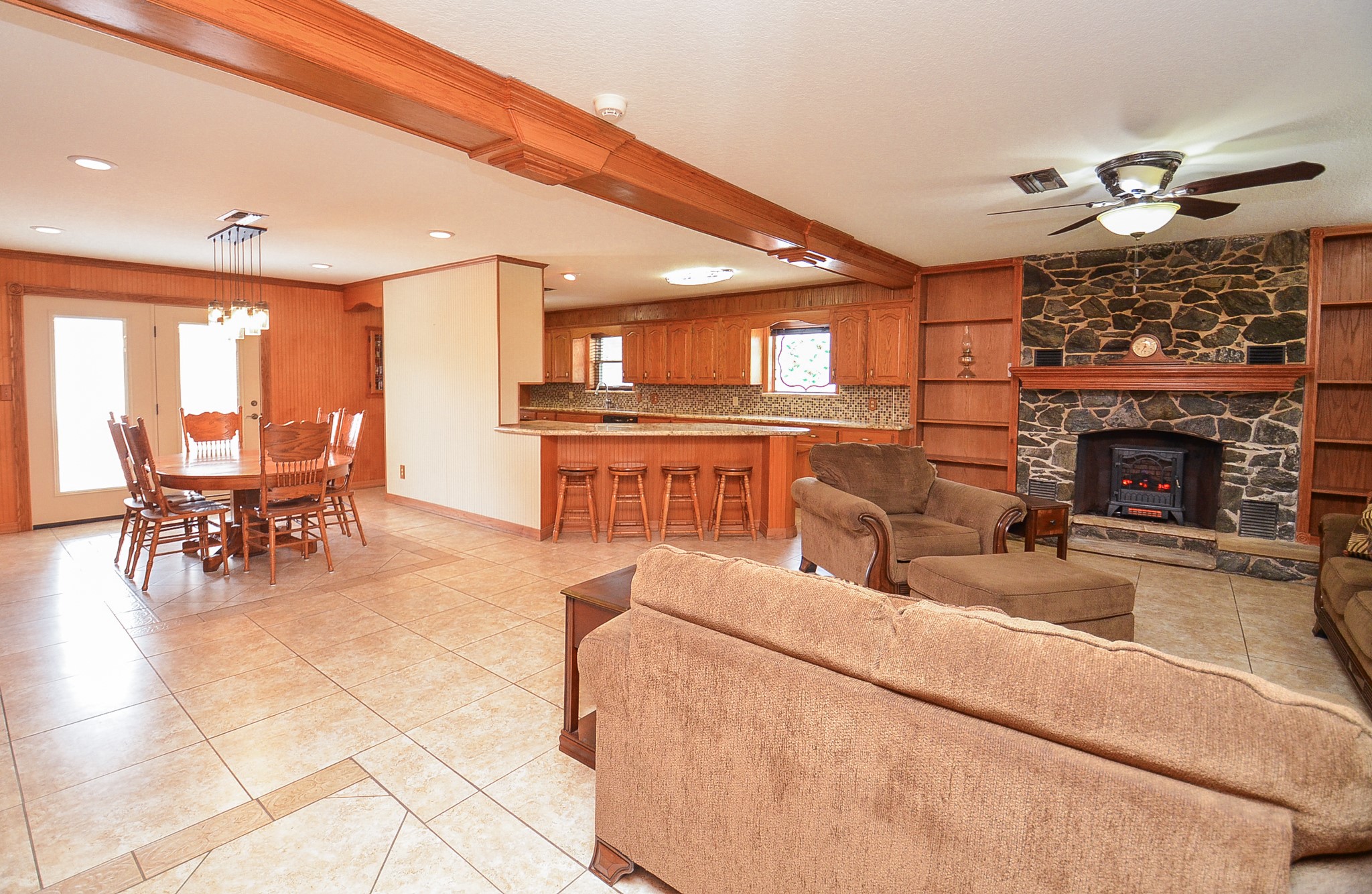 419 Western Acres Drive Property Photo 12