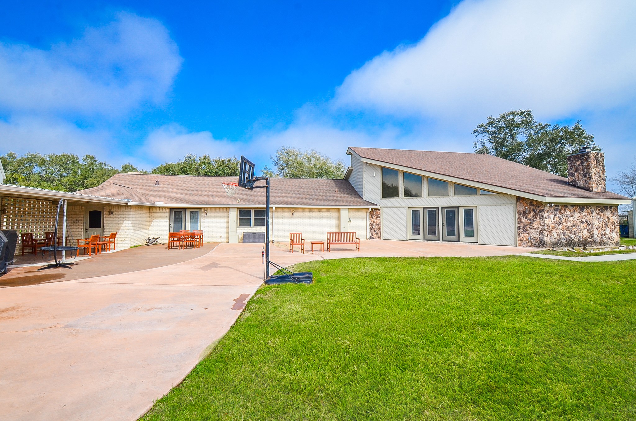 419 Western Acres Drive Property Photo 43