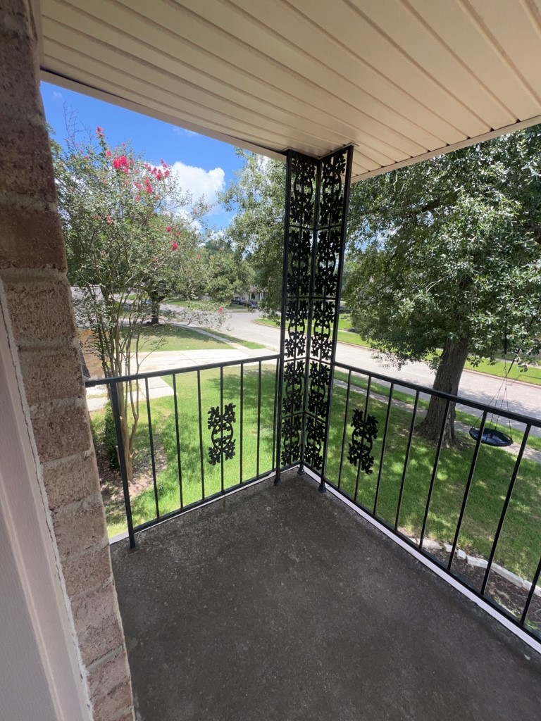 18507 Sweetmeadow Drive Property Photo 3