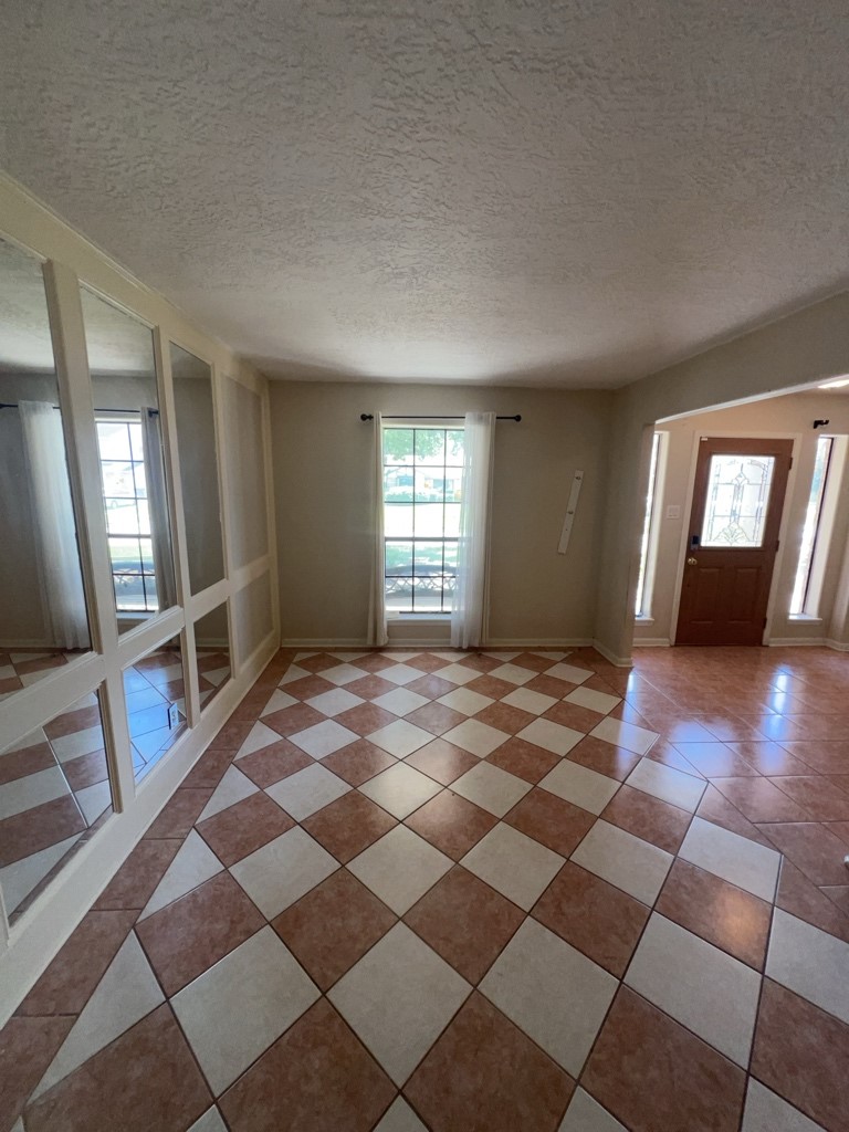 18507 Sweetmeadow Drive Property Photo 4
