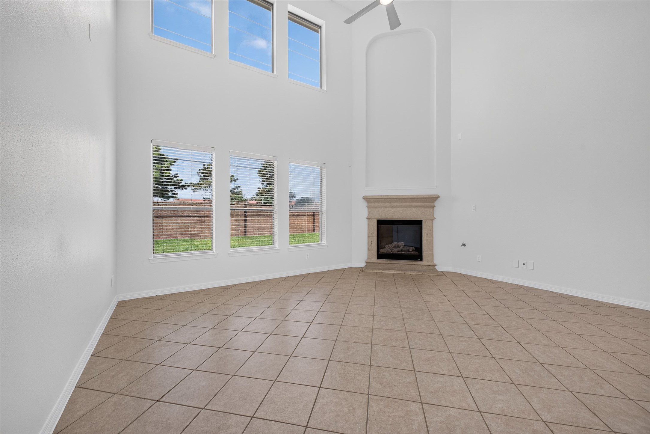 24542 Bella Veneza Drive Property Photo 6